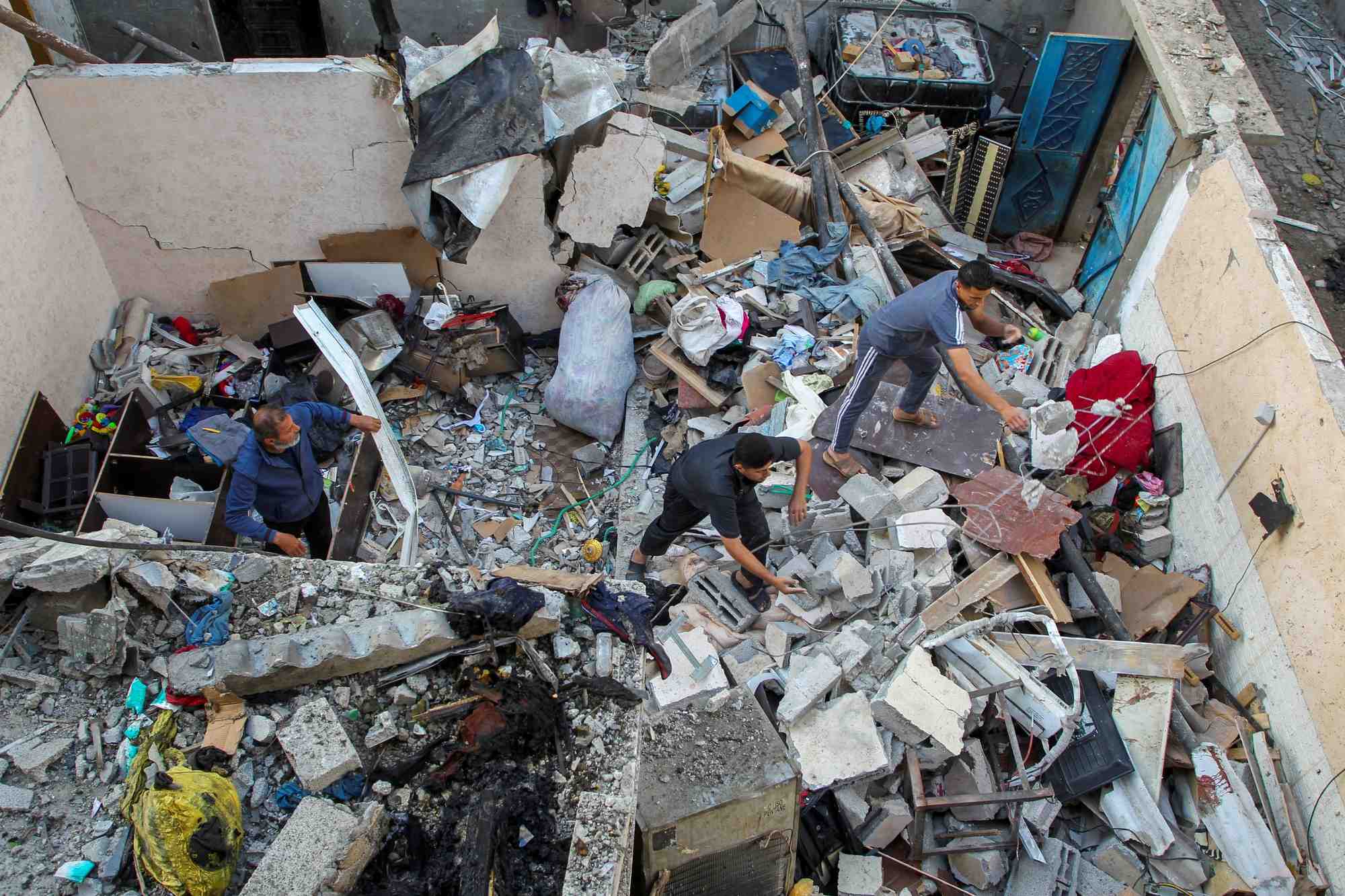 Un logement en ruine apres une frappe israelienne a rafah