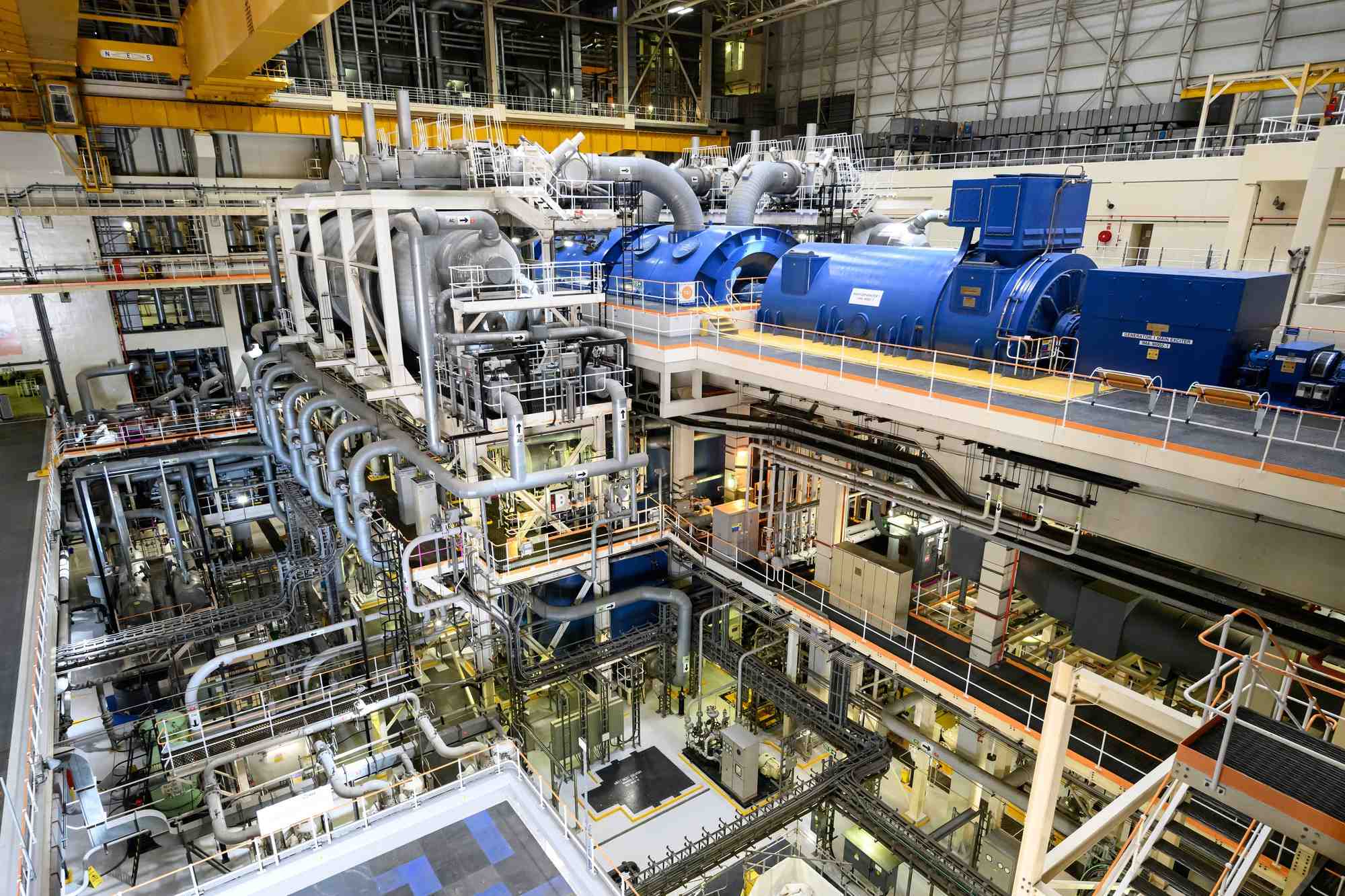 Salle des turbines de la centrale nucleaire sizewell b a sizewell