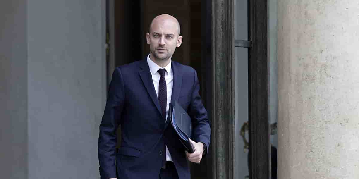 Jean-Noël Barrot prend la tête des Affaires étrangères.