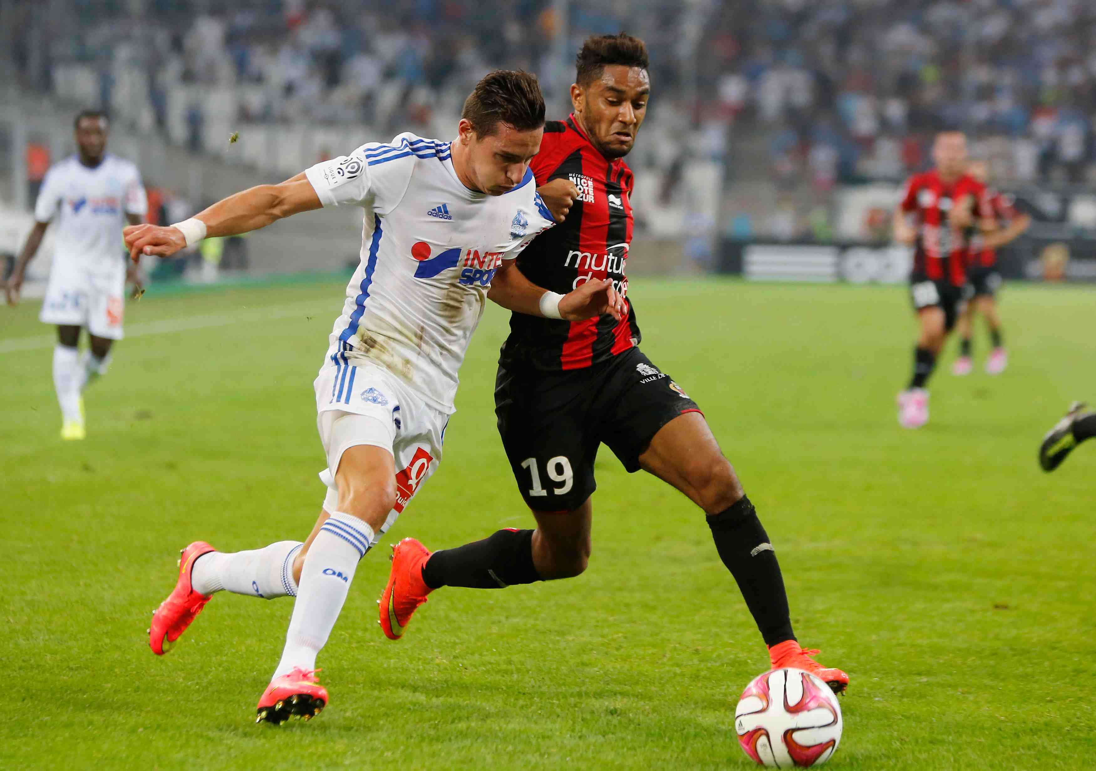 Amavi s'engage avec aston villa