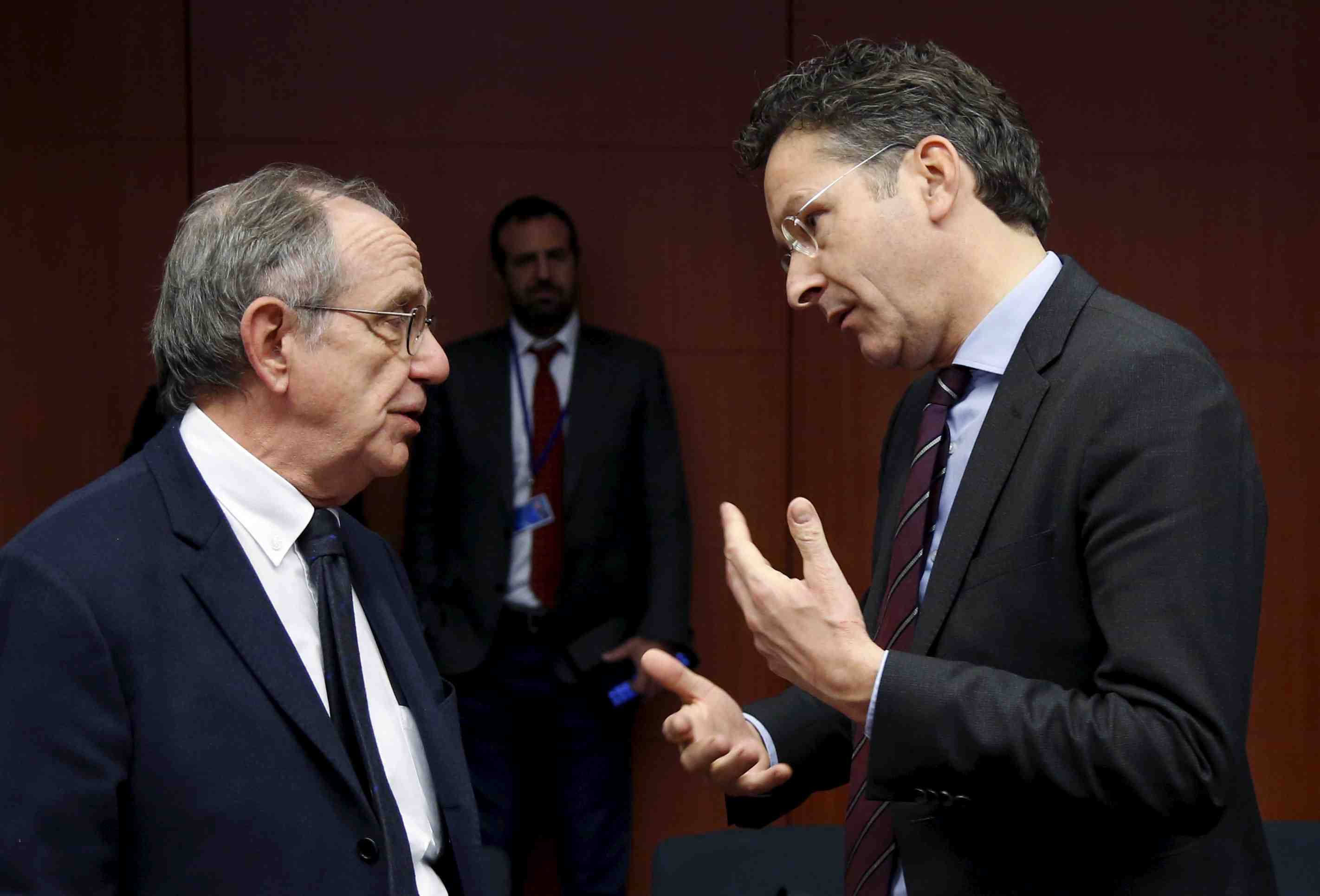 Quatre pays risquent de ne pas respecter les regles budgetaires de l'ue