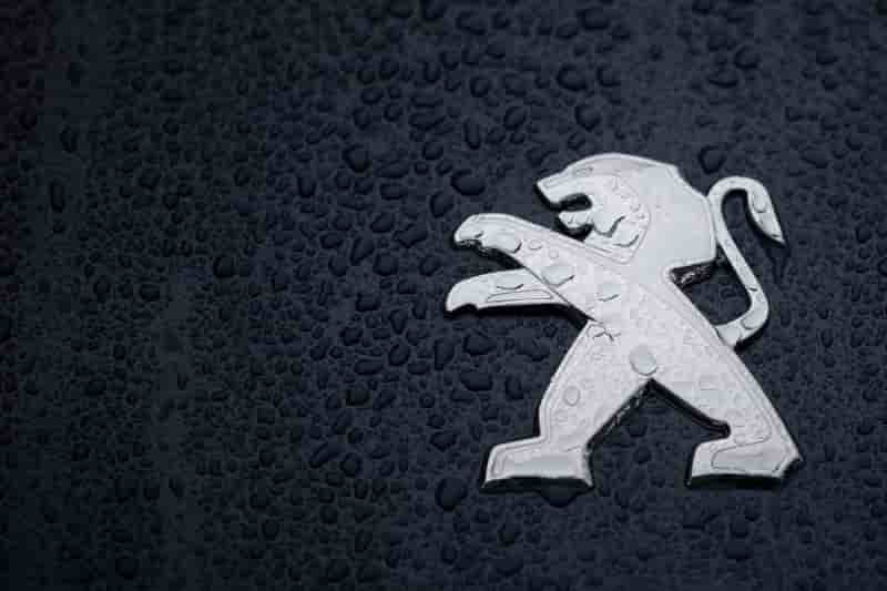 Un ancien patron des moteurs de renault-nissan rejoint psa