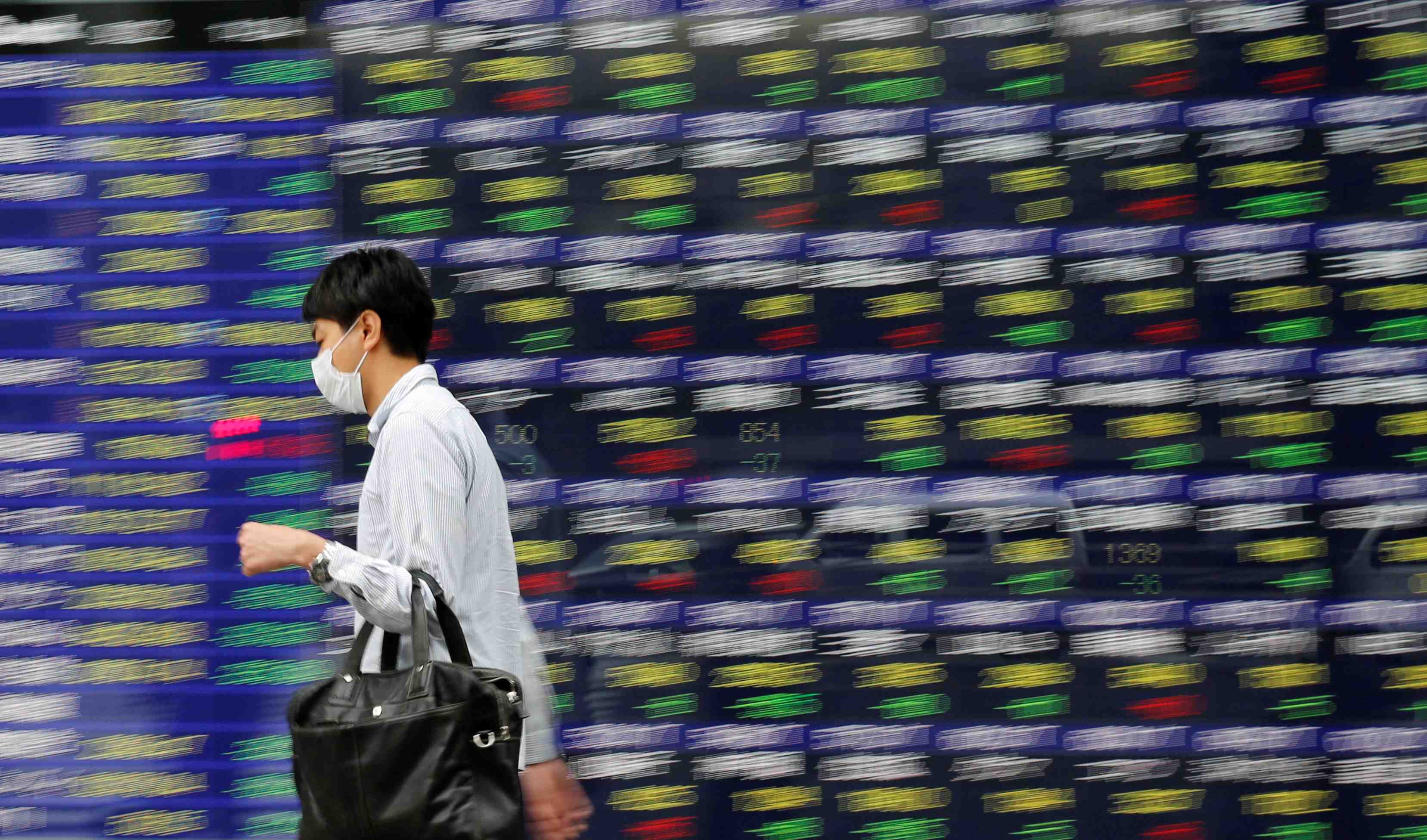 La bourse de tokyo termine en hausse