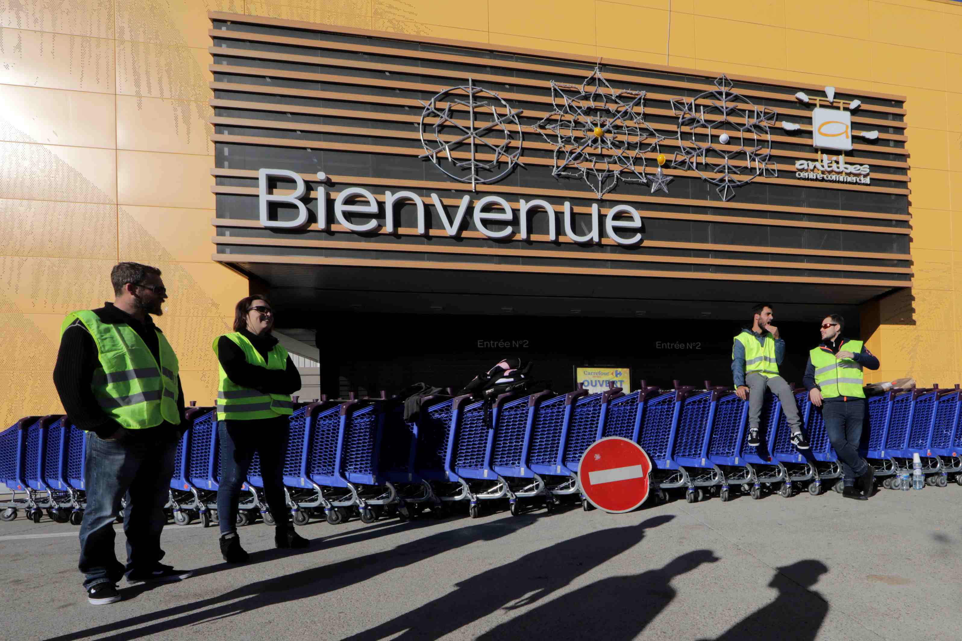 Gilets jaunes: les ventes chutent dans la grande distribution
