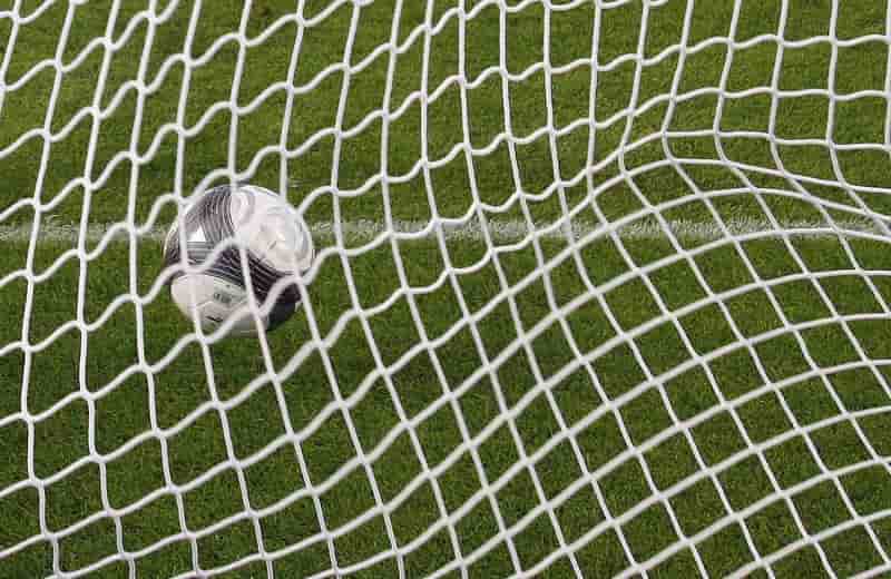 Des professionnels du foot auraient violé les règles sur les paris