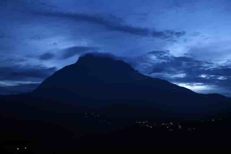 11 alpinistes tues et 8 disparus sur le mont kinabalu a borneo