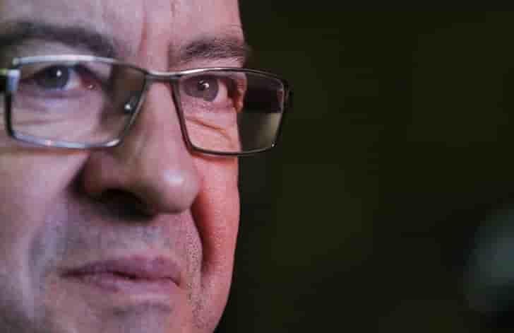 Melenchon n'exclut pas un "troisieme tour social"