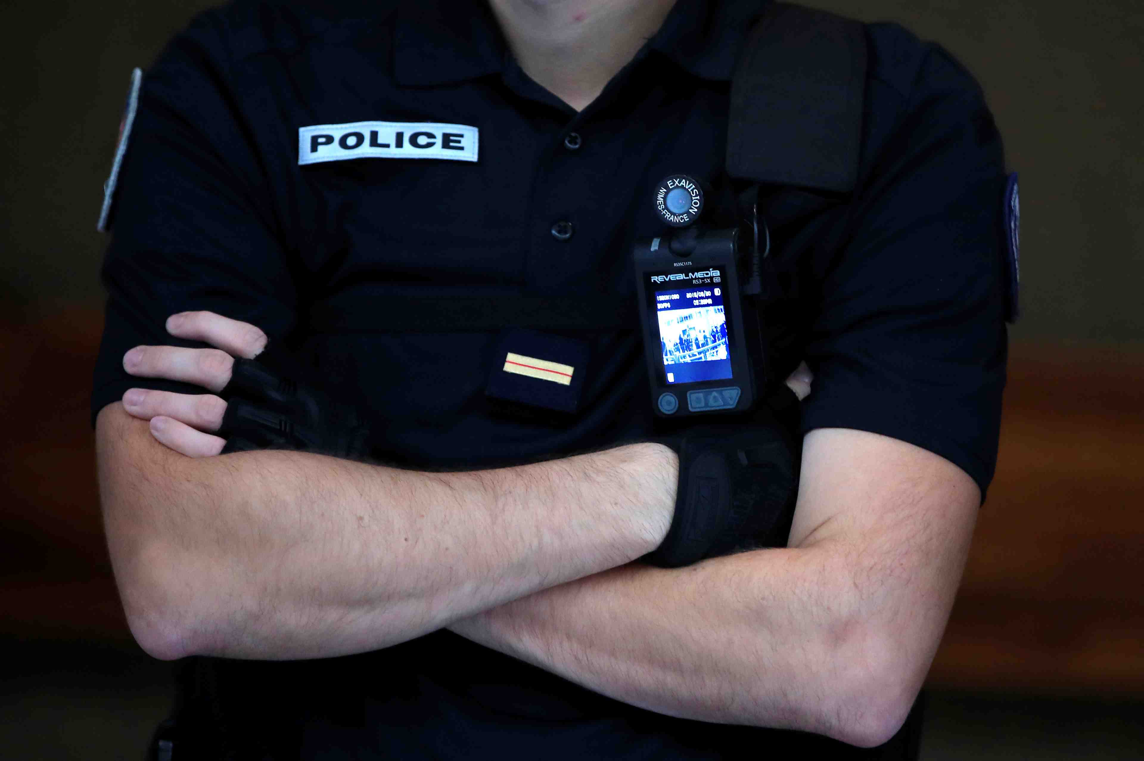 Files d'attente provoquees par les policiers aux aeroports de paris