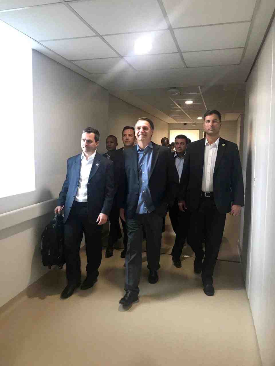 Bolsonaro quitte l'hopital et reprend ses fonctions