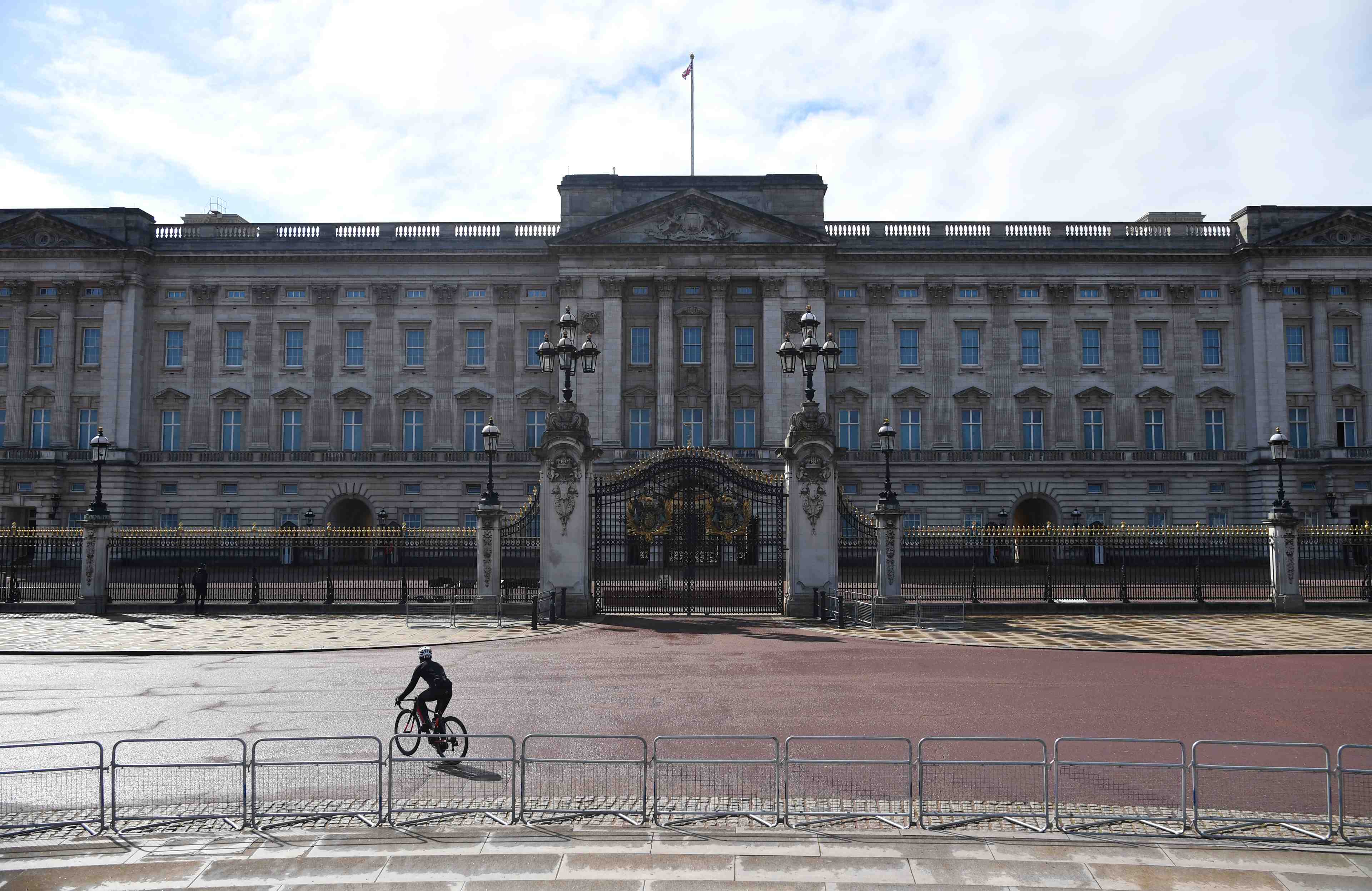 Coronavirus: londres commande 10.000 respirateurs supplementaires