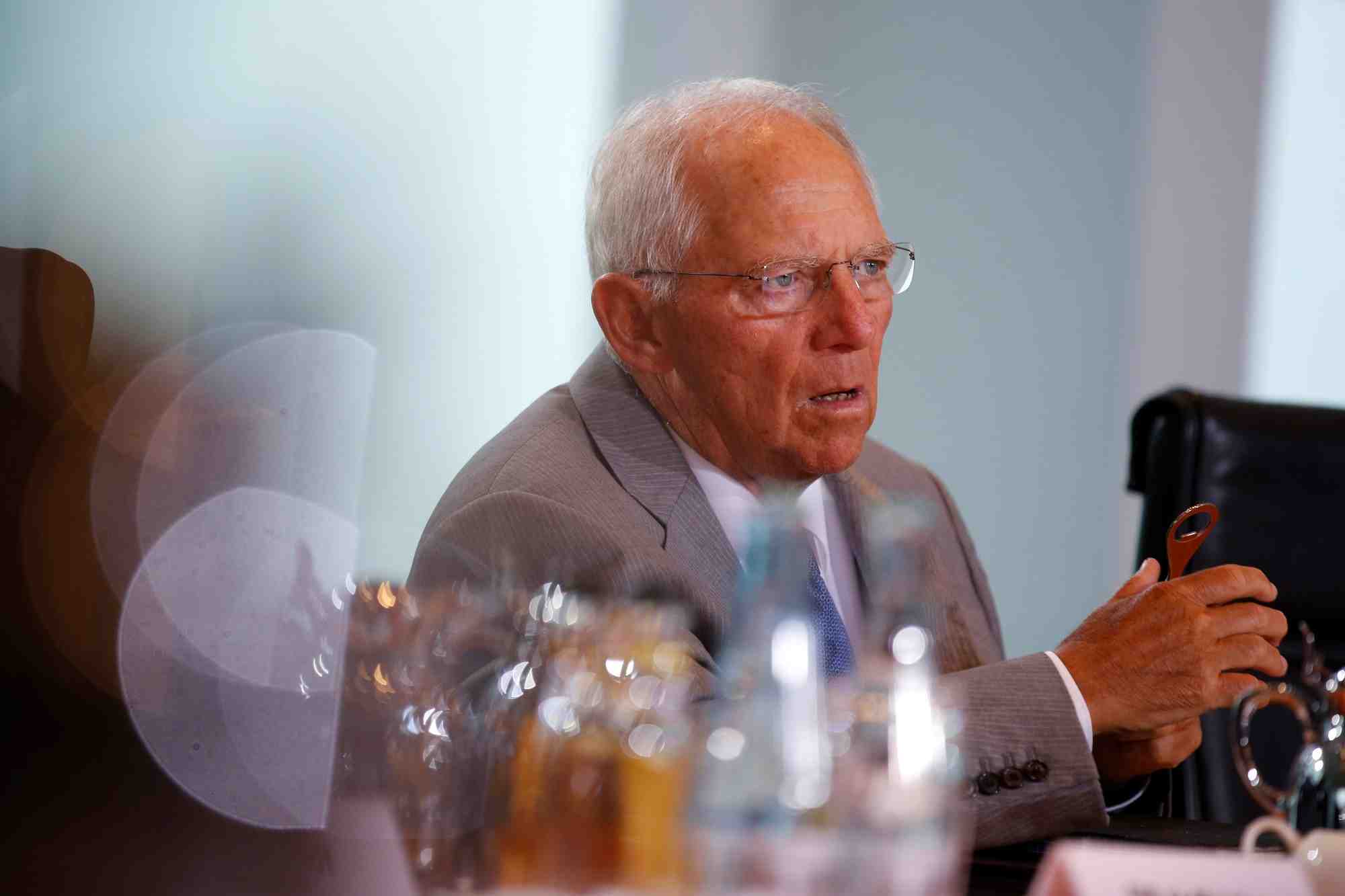 Schauble pour que l'allemagne finance la dissuasion nucleaire francaise