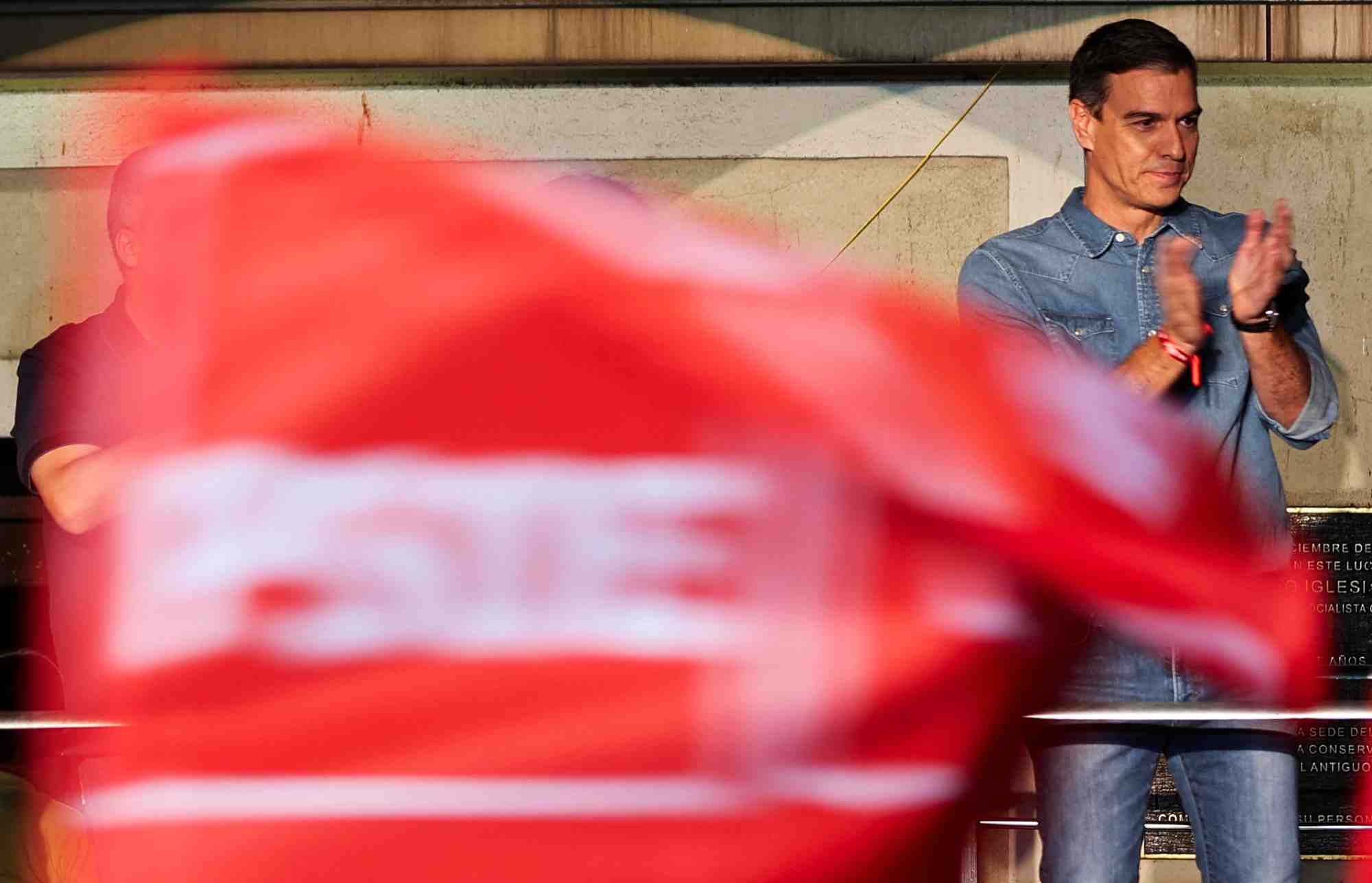Pedro sanchez s'adresse aux supporters a madrid
