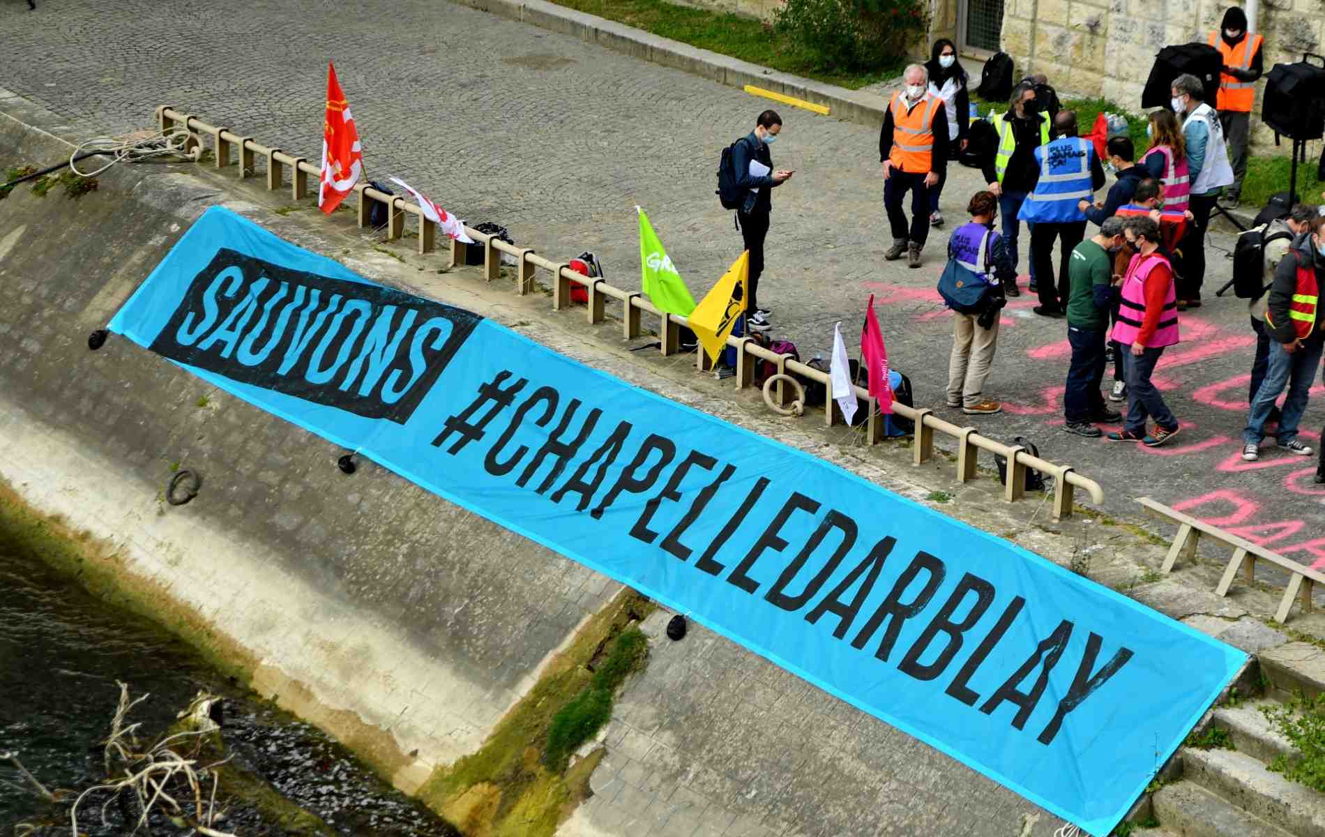 En avril 2021, une manifestation pour la sauvegarde de la papeterie Chapelle Darblay, organisée par Greenpeace, s'était tenue devant Bercy.