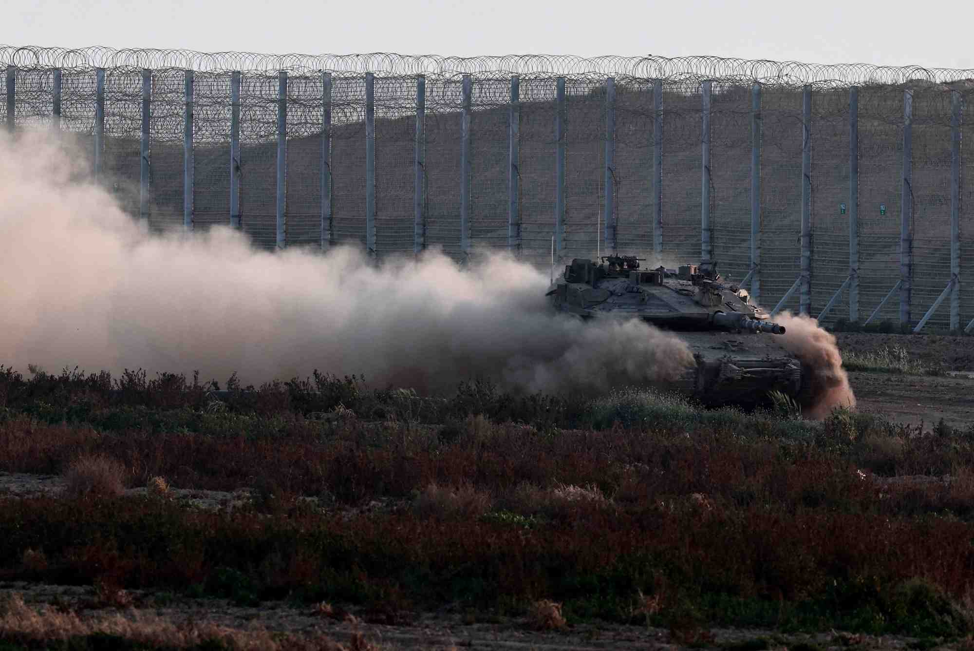 Un char d'assaut pres de la frontiere entre israel et gaza