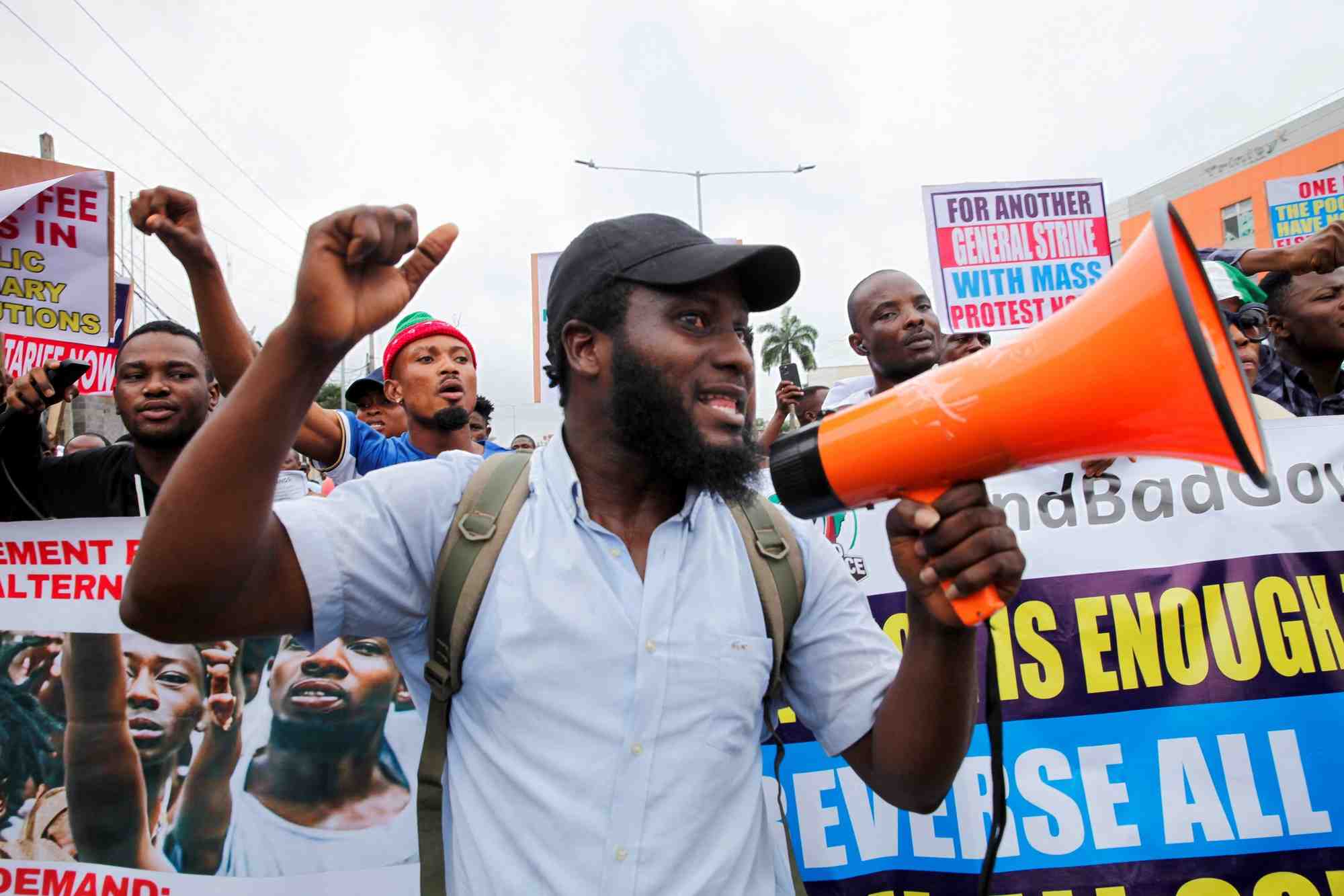 Les nigerians manifestent contre les difficultes economiques