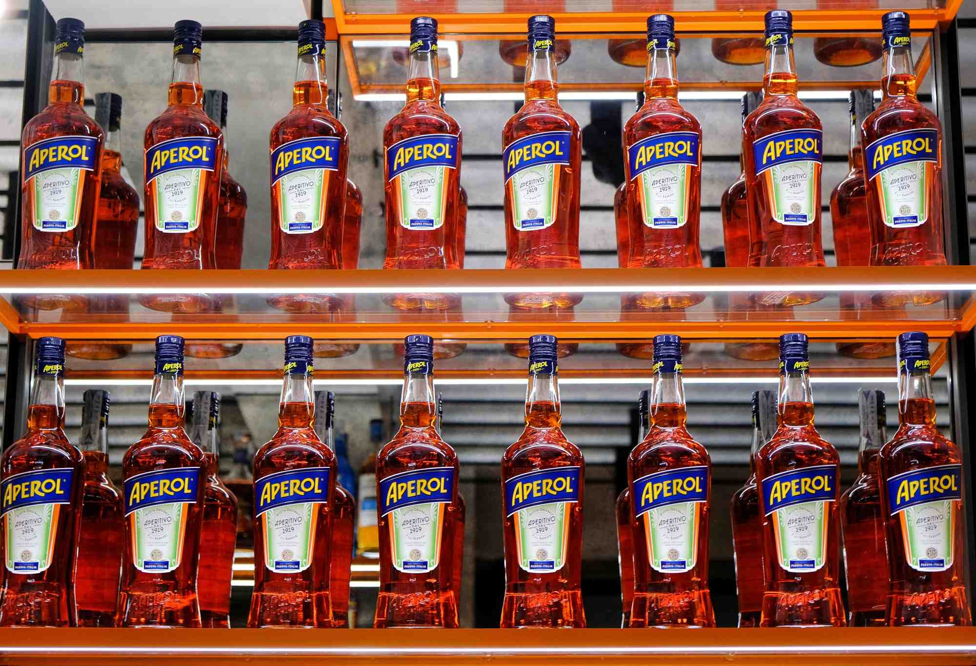 Des bouteilles d'aperol
