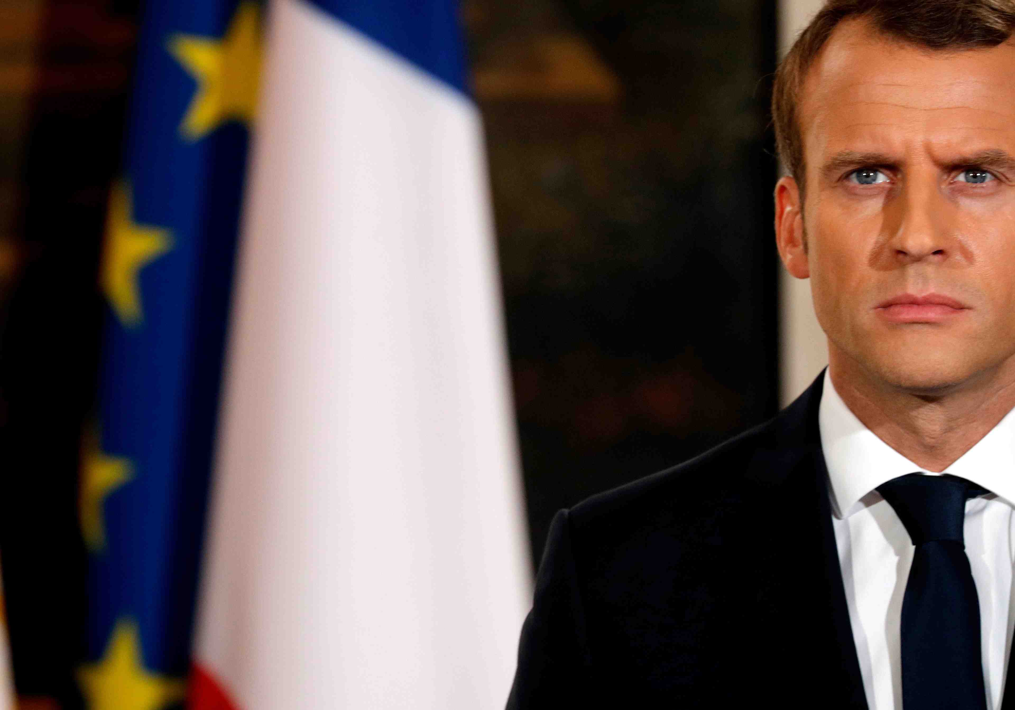 Macron signe la loi antiterroriste controversee