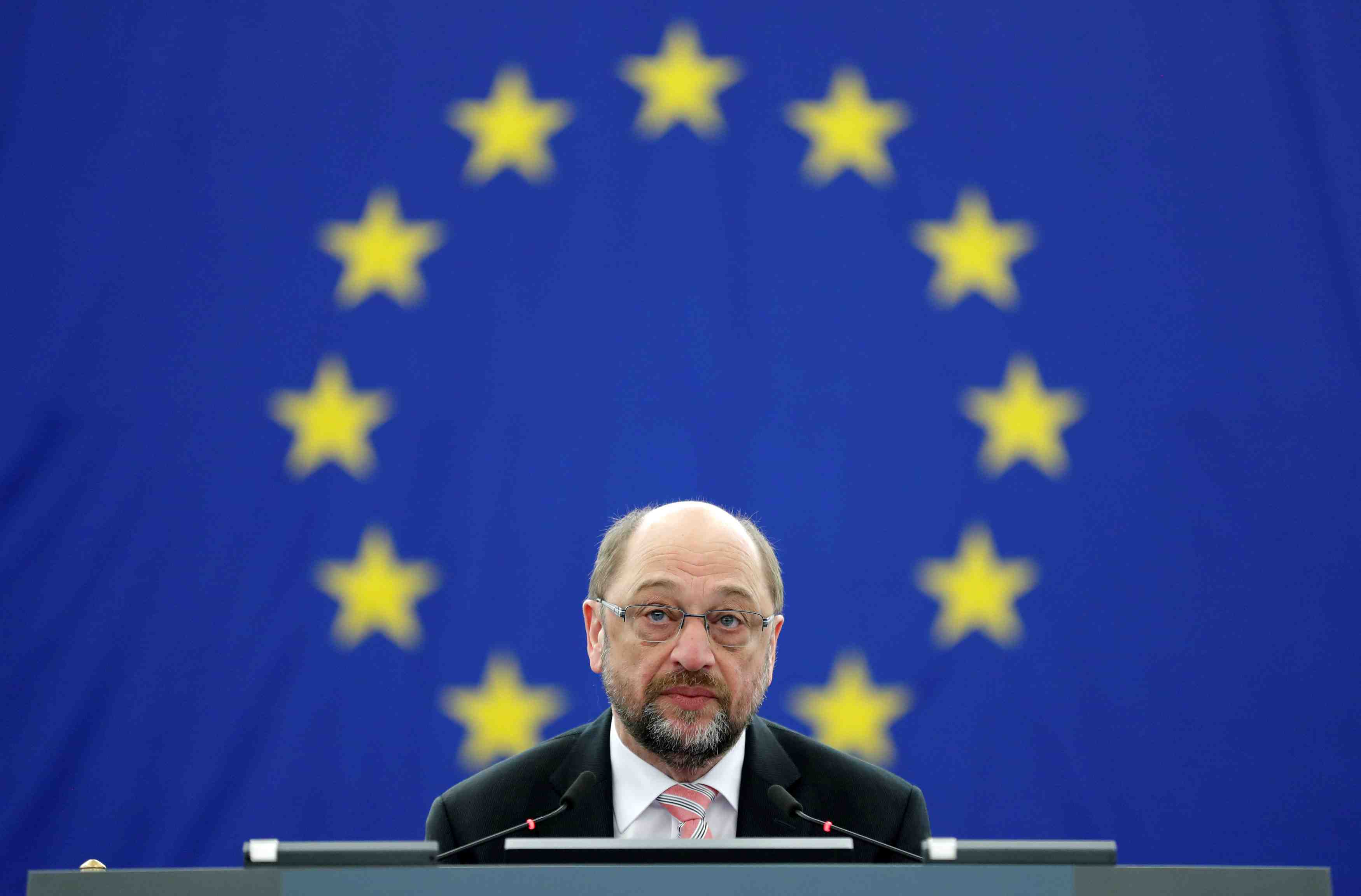 Gabriel renonce a la chancellerie et recommande schulz