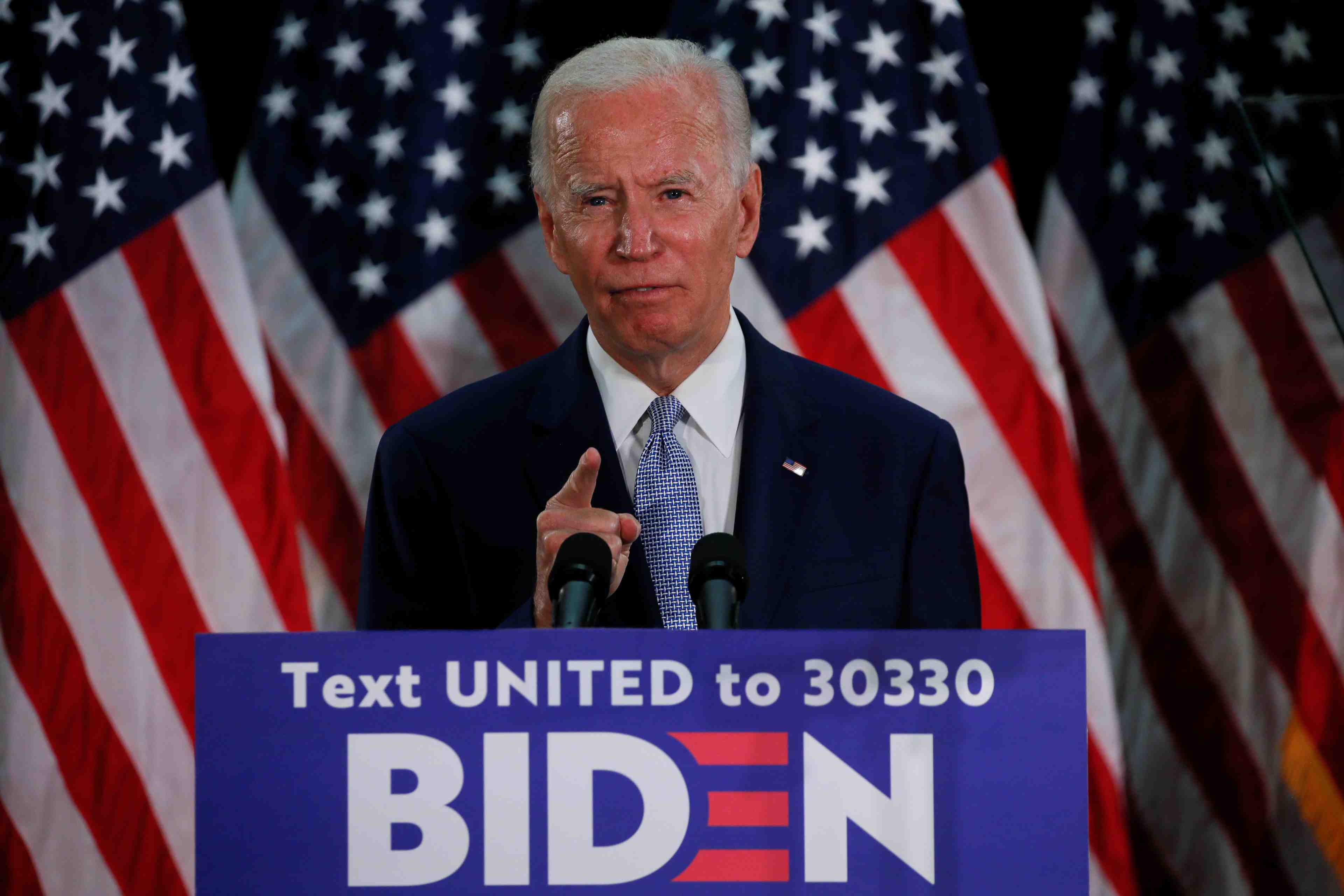 Usa: biden critique le triomphalisme de trump sur l'emploi