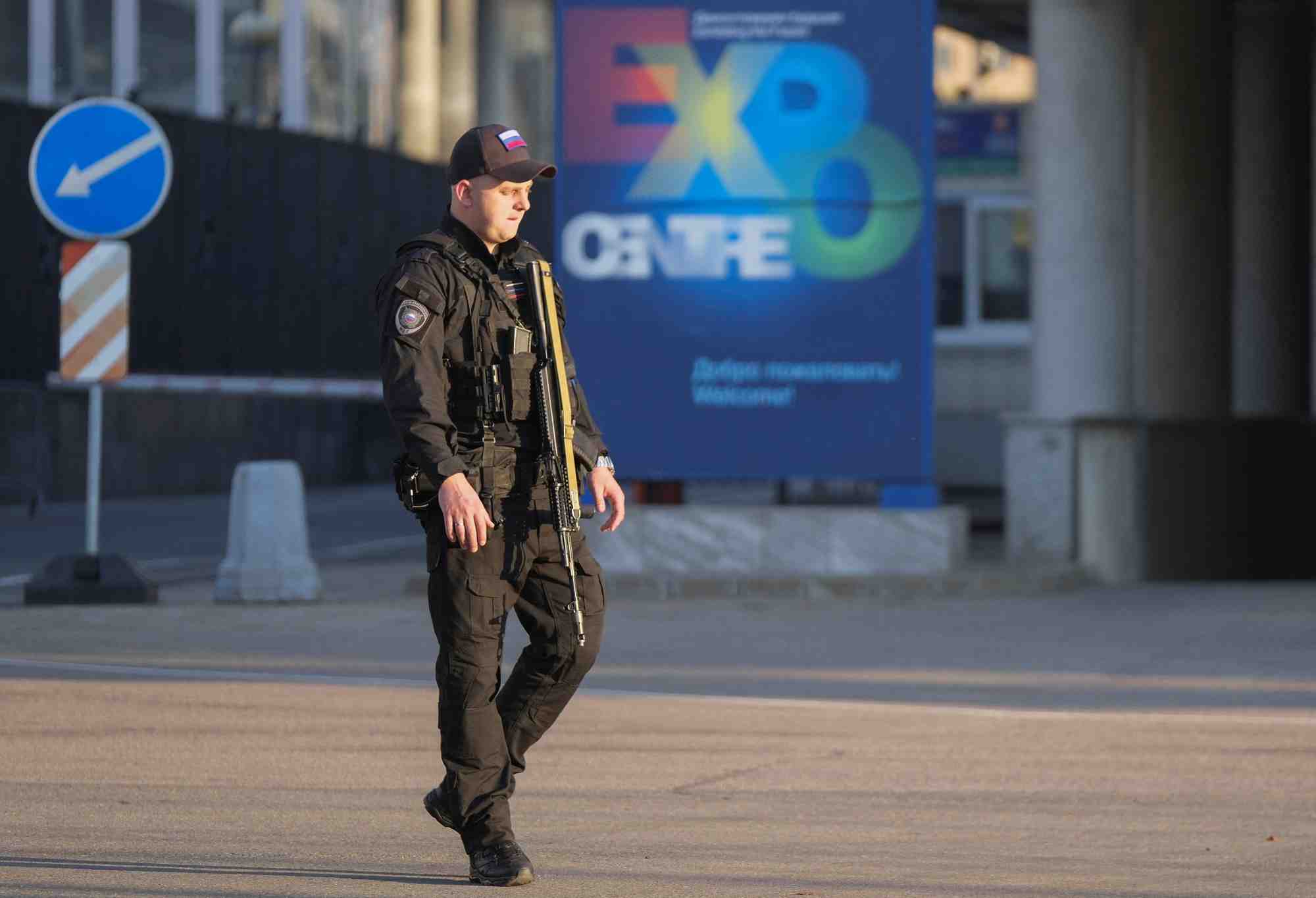 Un agent des forces de l'ordre russes a moscou