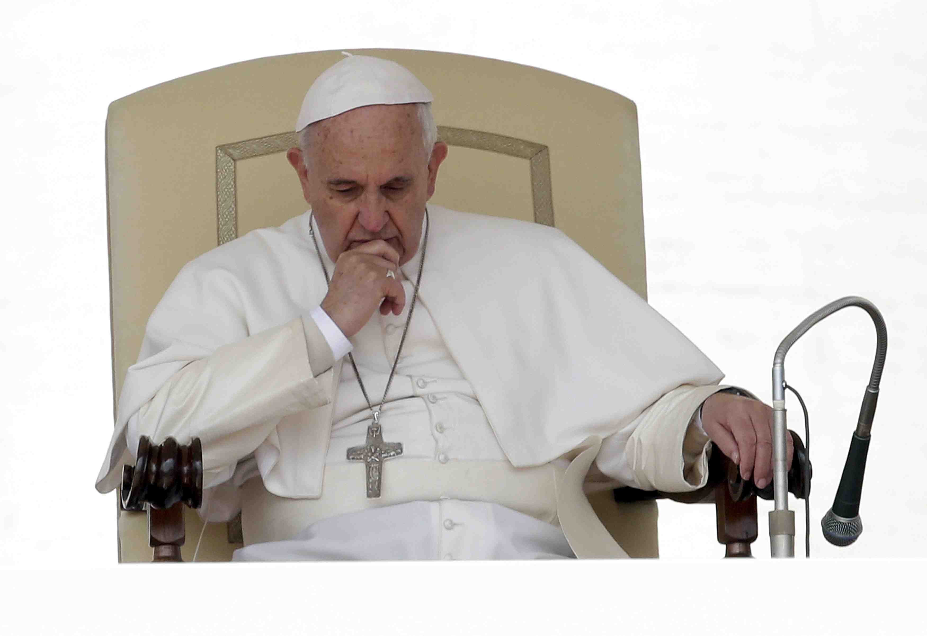 Le pape critique les differences de salaires entre les hommes et les femmes
