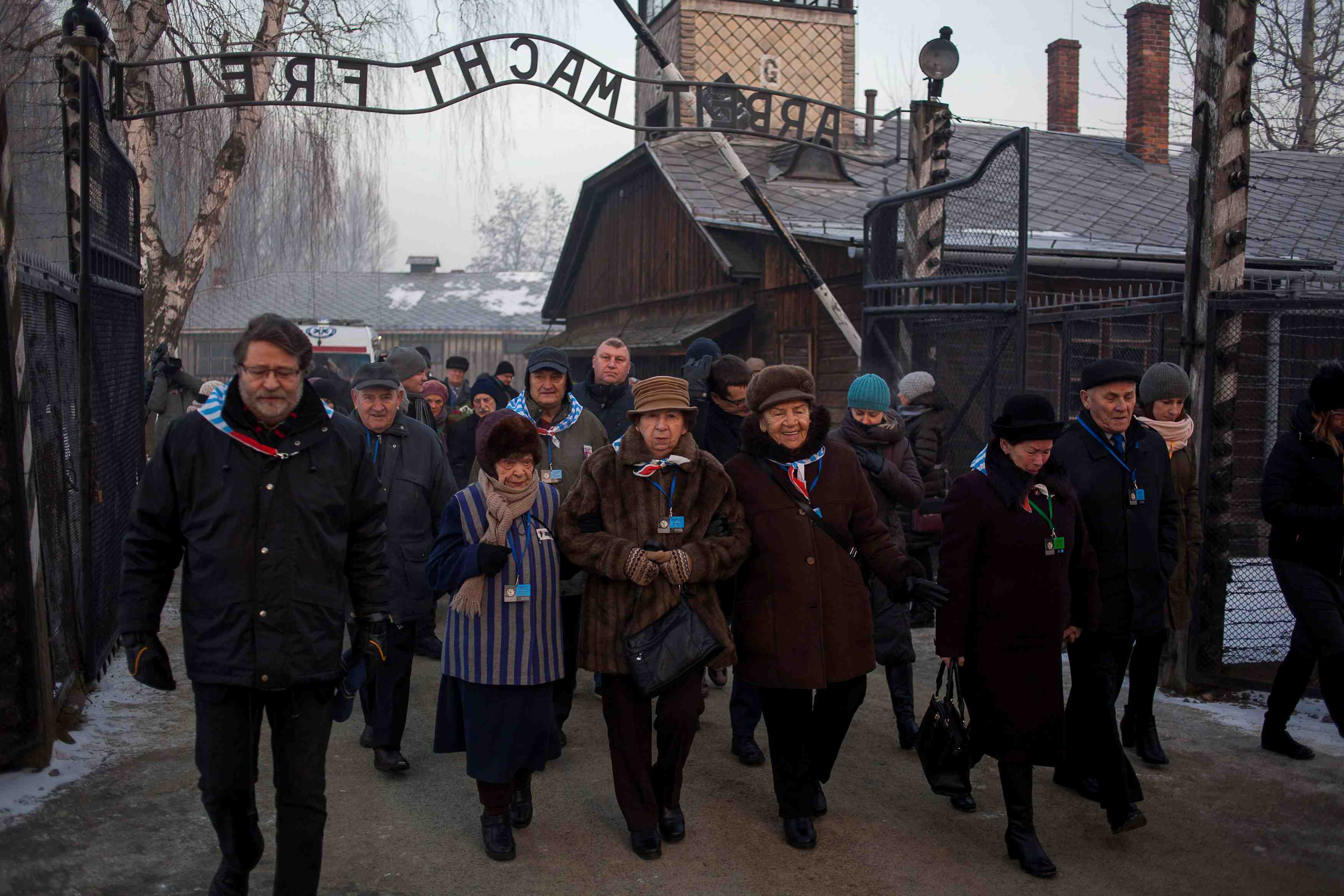Des survivants commemorent la liberation d'auschwitz