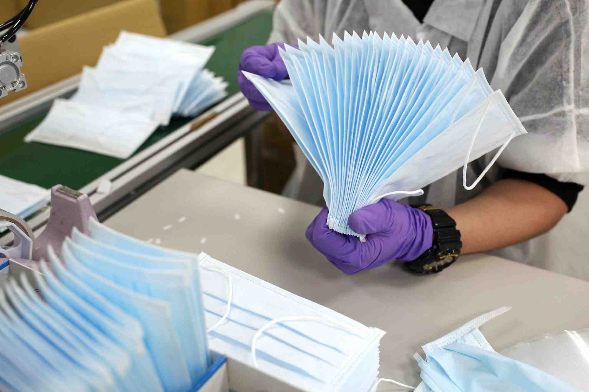 Les masques doivent aller en priorite au personnel soignant, dit l'oms