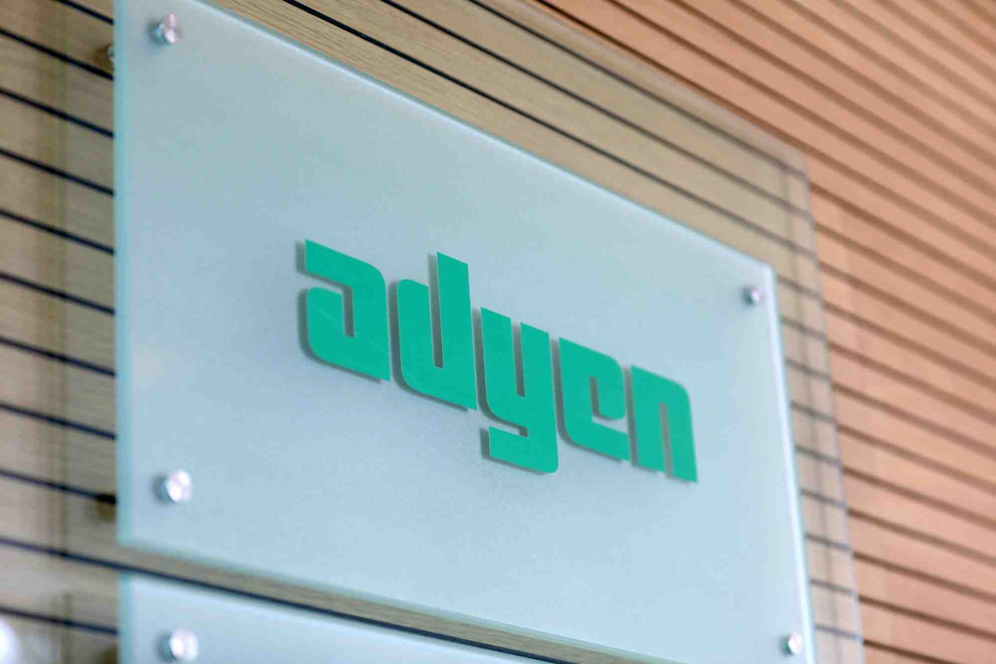 Photo d'archives du logo adyen a amsterdam, aux pays-bas