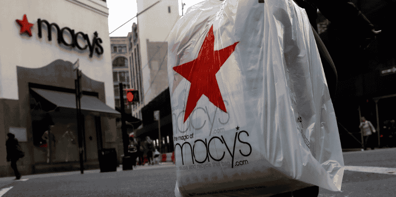 En janvier, Macy's a annoncé une réduction de 3,5% de ses effectifs « pour devenir une entreprise plus rationalisée ».