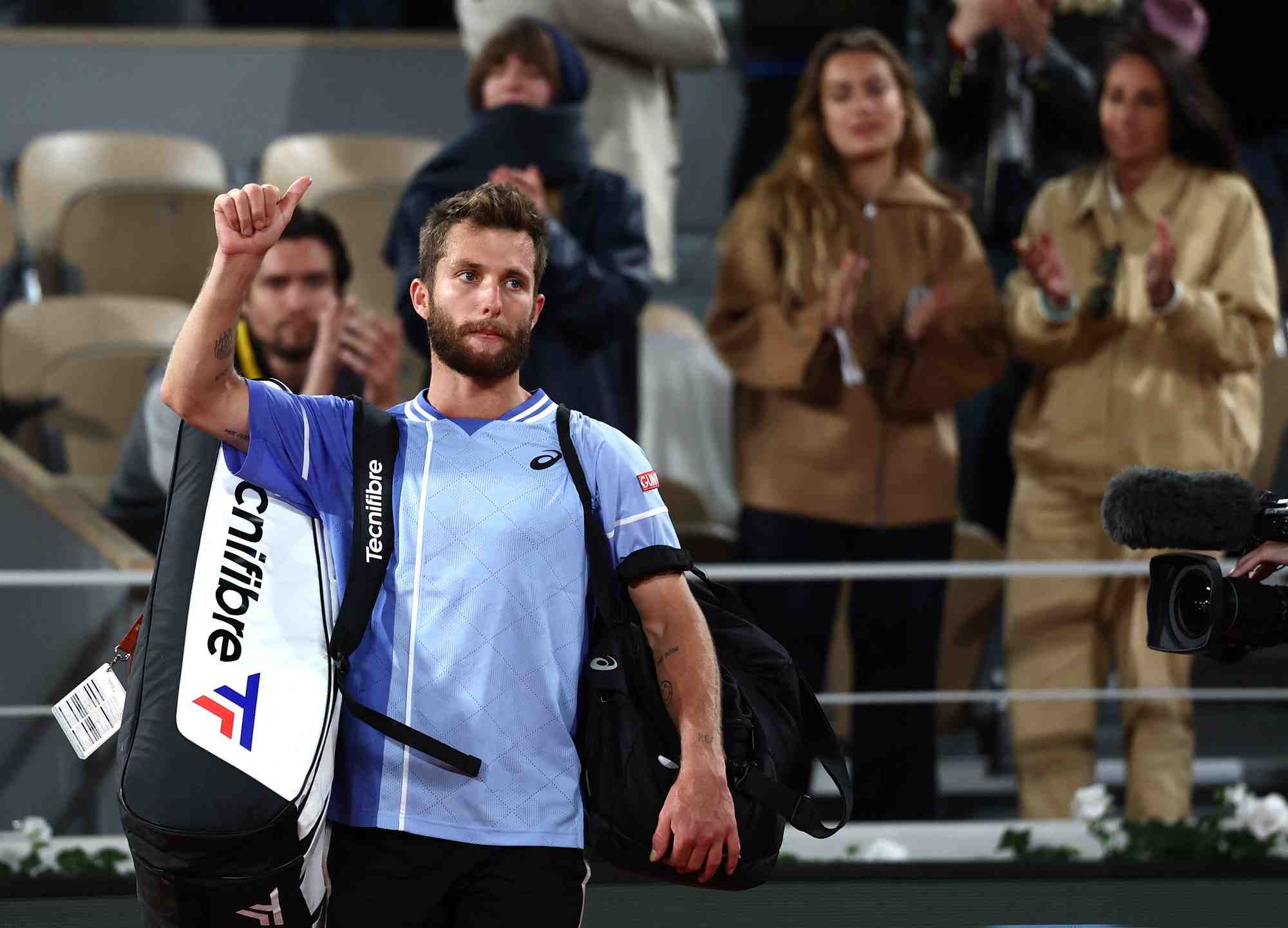 Corentin moutet (france) apres le match contre l'italien jannik sinner a roland garros