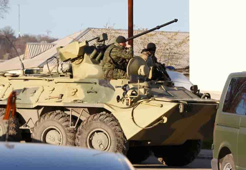 Les forces russes entrent dans la base de Belbek en Crimée