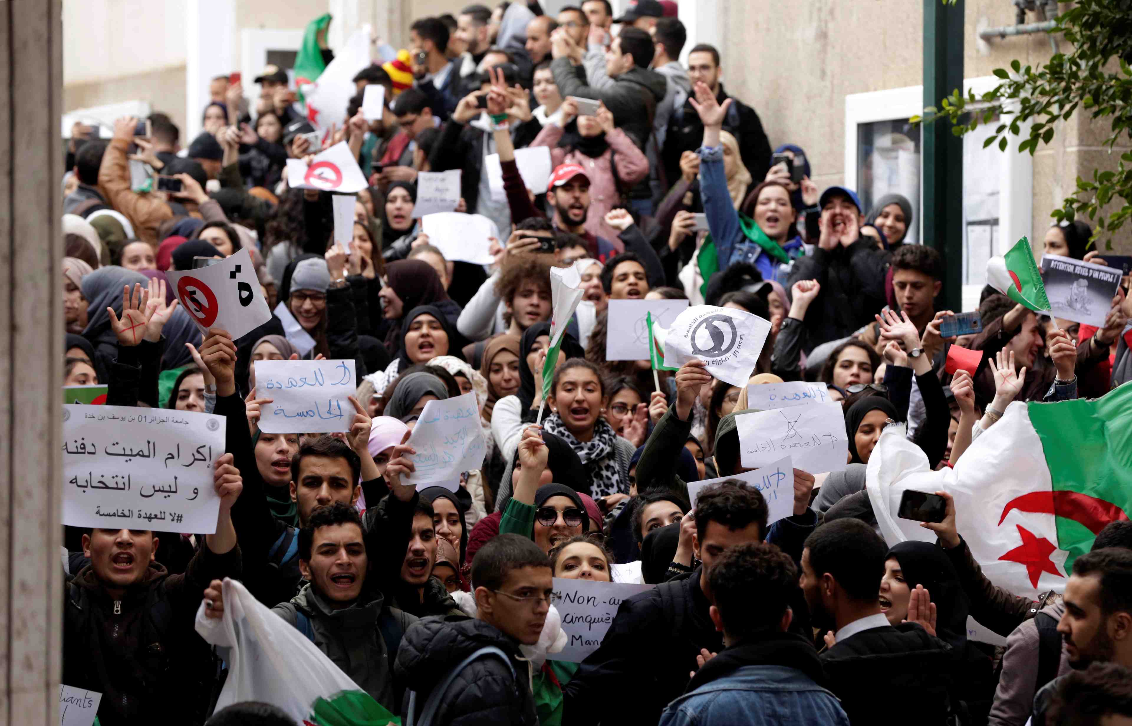 Nouvelle manifestation a alger contre la candidature de bouteflika