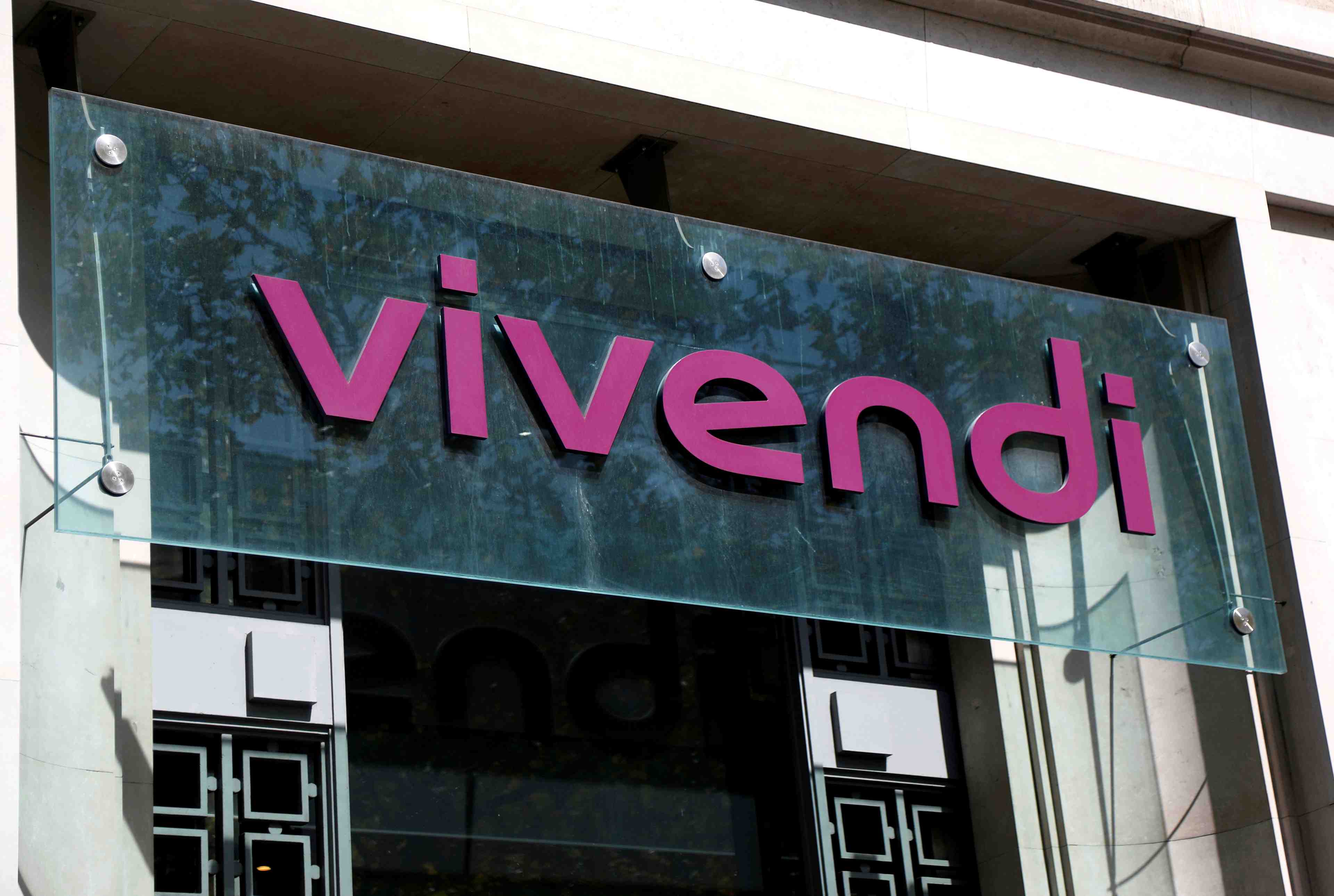 Bollore n'entend pas demander de derogation pour deposer une opa sur vivendi