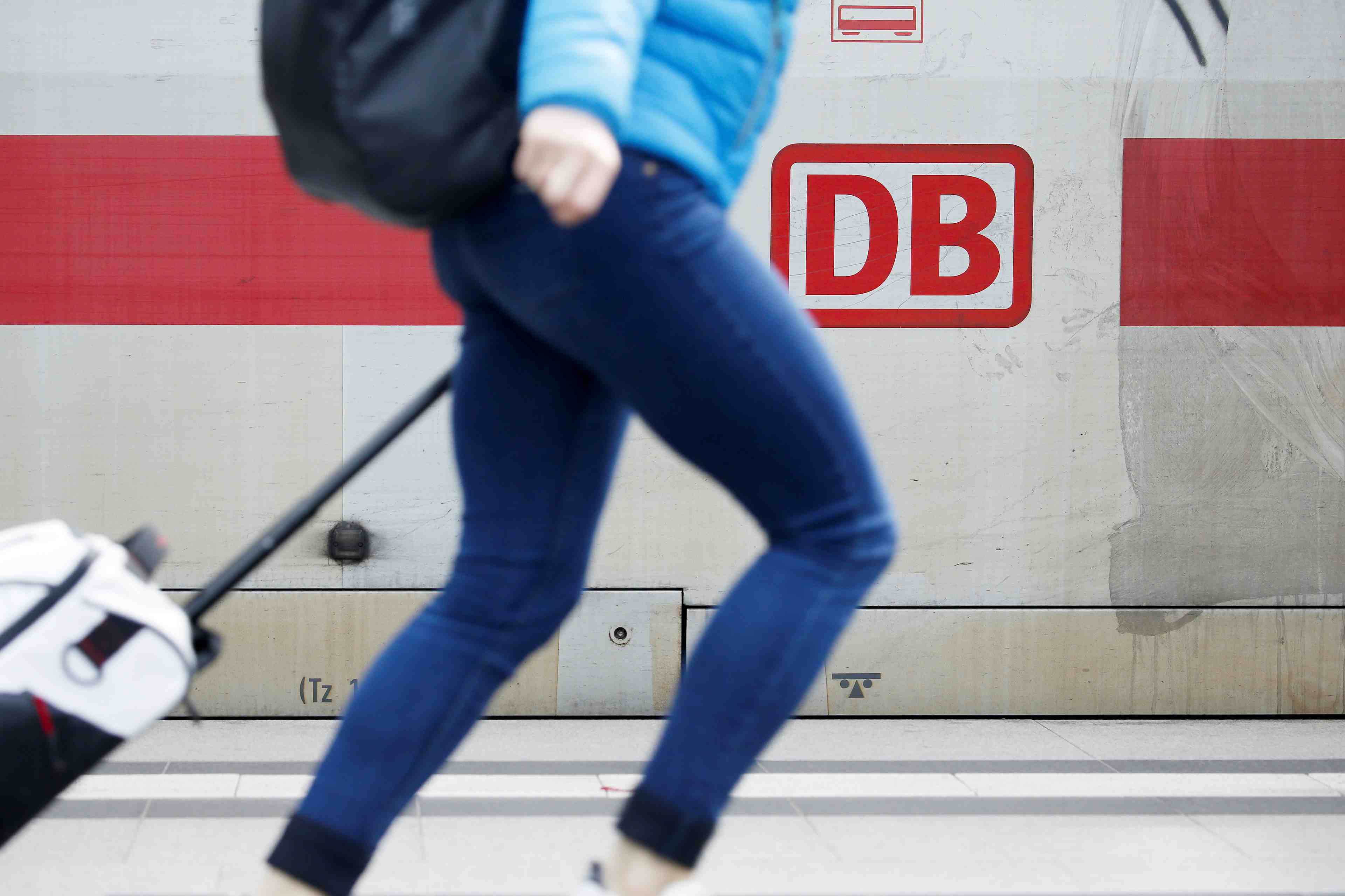 Les cheminots durcissent leur greve en allemagne