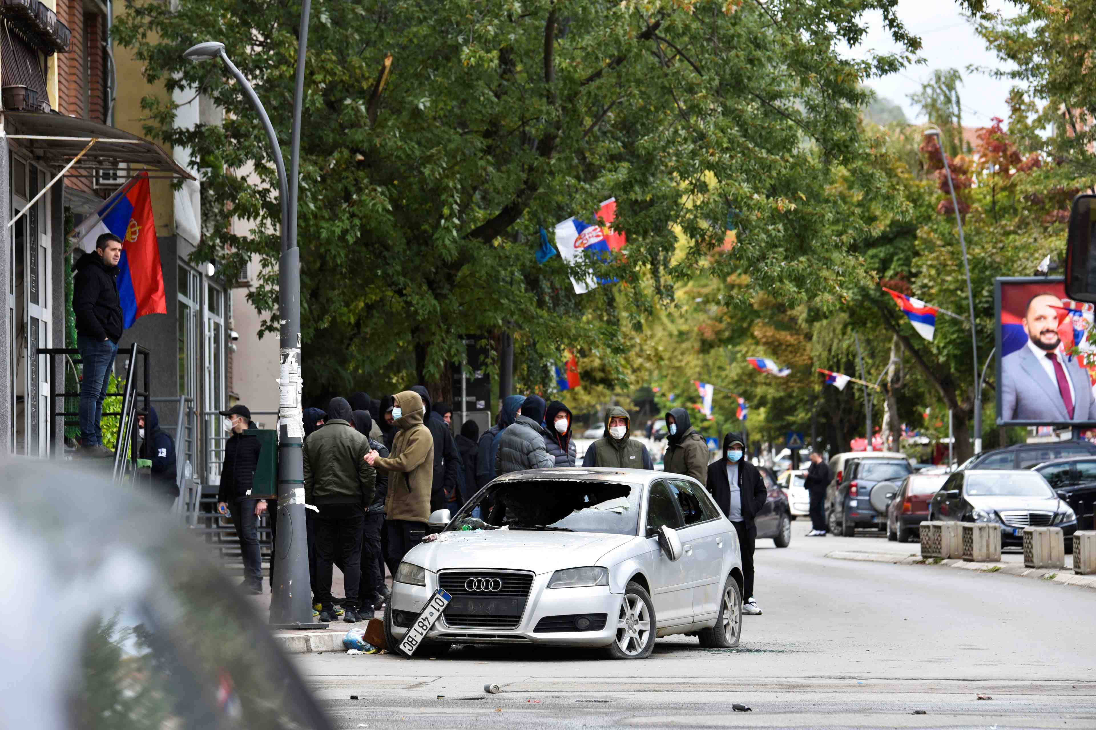 Un manifestant serbe et six policiers blesses au kosovo