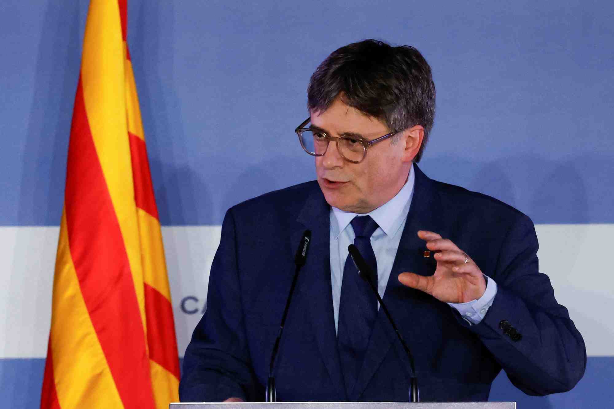 Carles puigdemont lors d'une conference de presse a elne