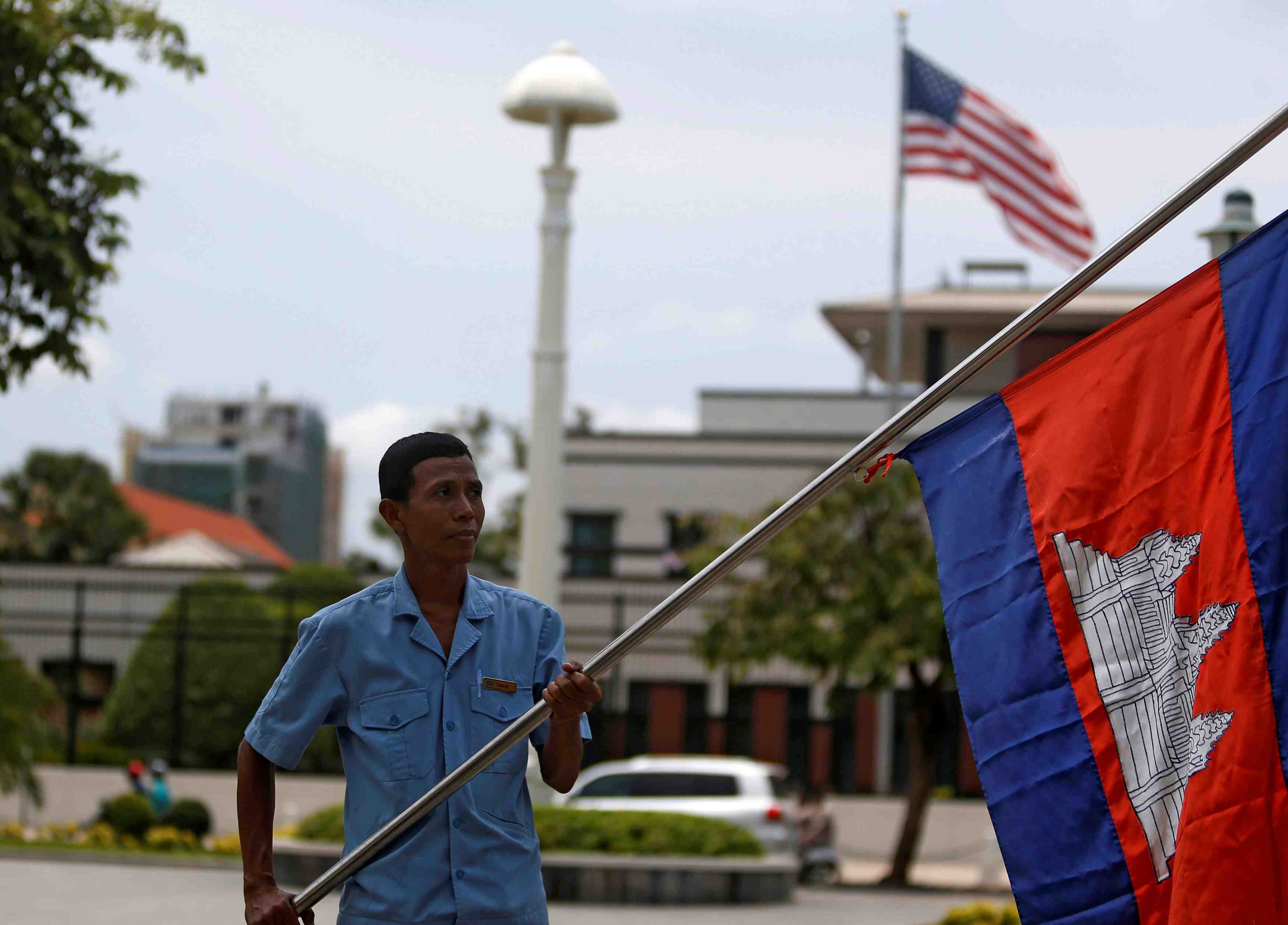 Trente-deux personnes limogees a l'ambassade us au cambodge