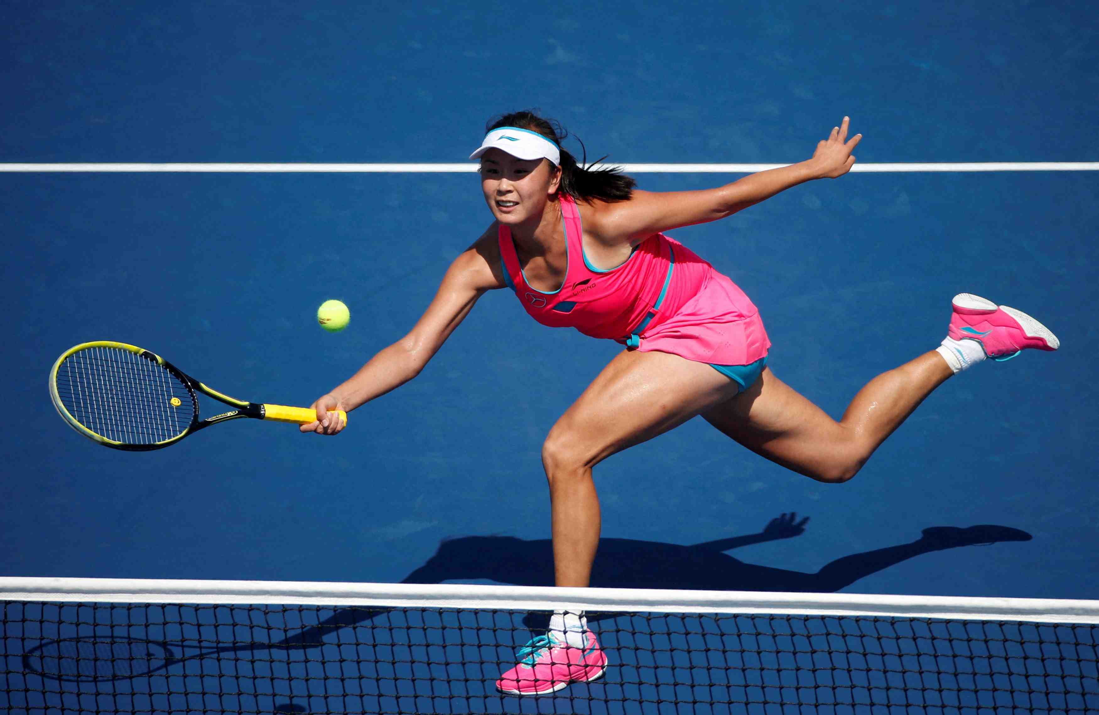 Peng shuai dement avoir emis des accusations d'agression sexuelle