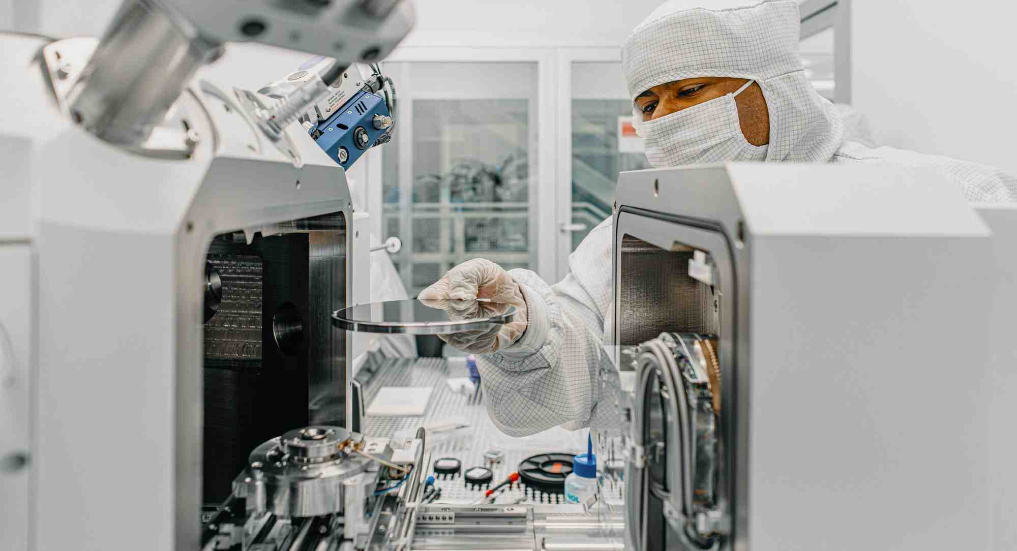 IQM Quantum Computers poursuit son implantation en France en se rapprochant du CEA-Leti pour développer certains process de sa future ligne de production à échelle industrielle.
