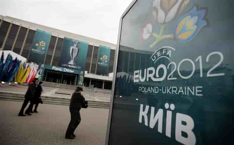 L'ESPAGNE, ÉPOUVANTAIL DU TIRAGE AU SORT POUR L?EURO 2012