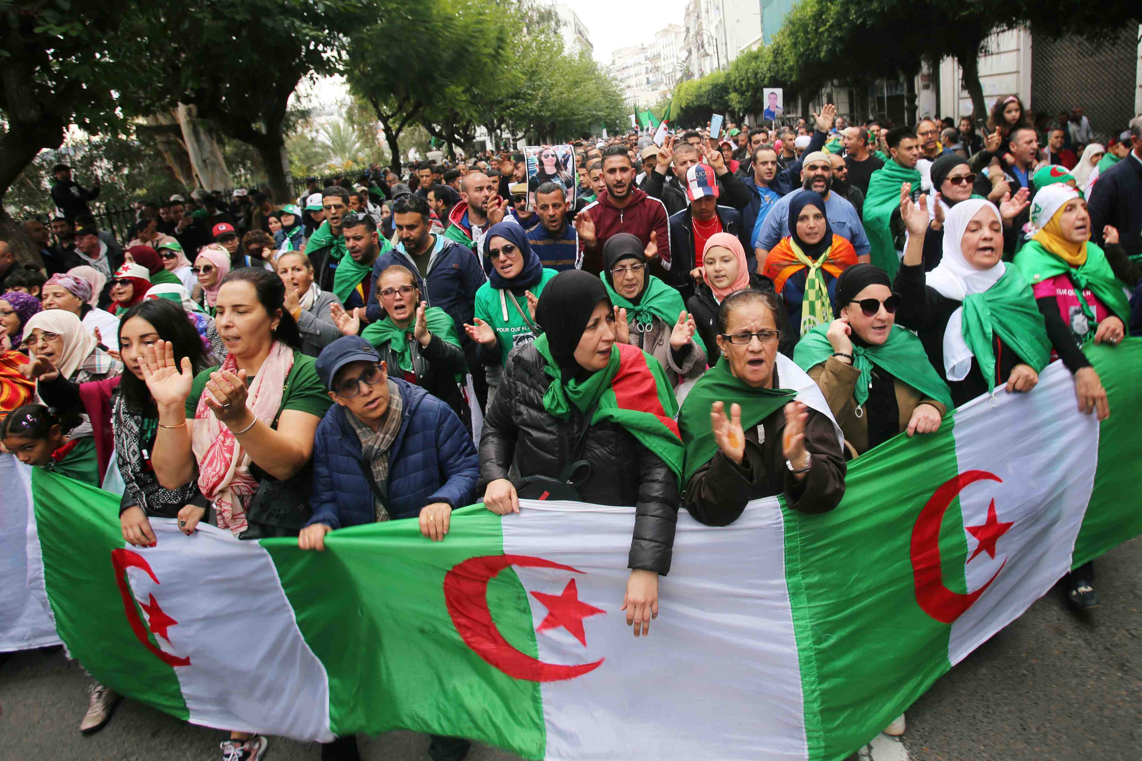 Quarantieme vendredi de contestation en algerie