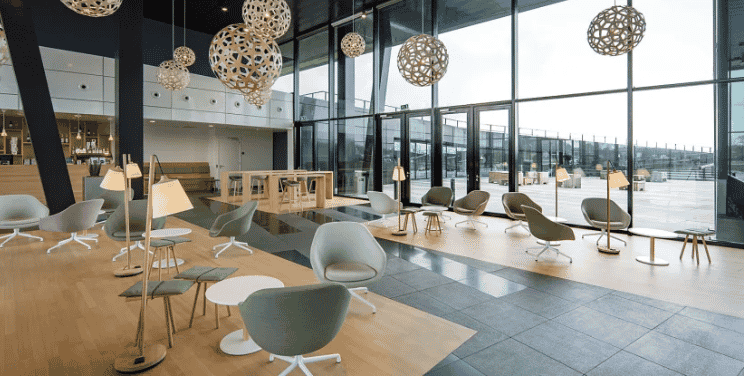 Regus, spécialisée dans les espaces flexibles, propose des bureaux partout.