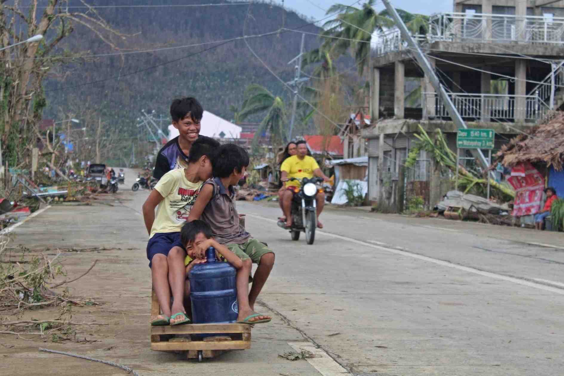 Philippines: le bilan du typhon rai s'alourdit a 208 morts