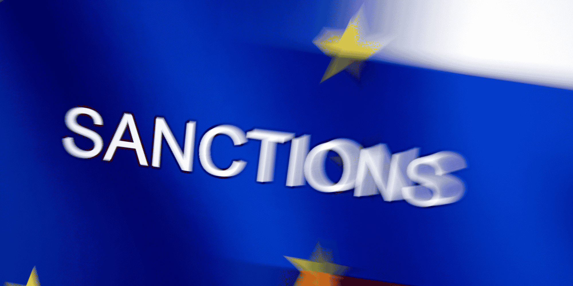 Le mot "sanctions" est affiche sur les drapeaux de l'ue et de la russie