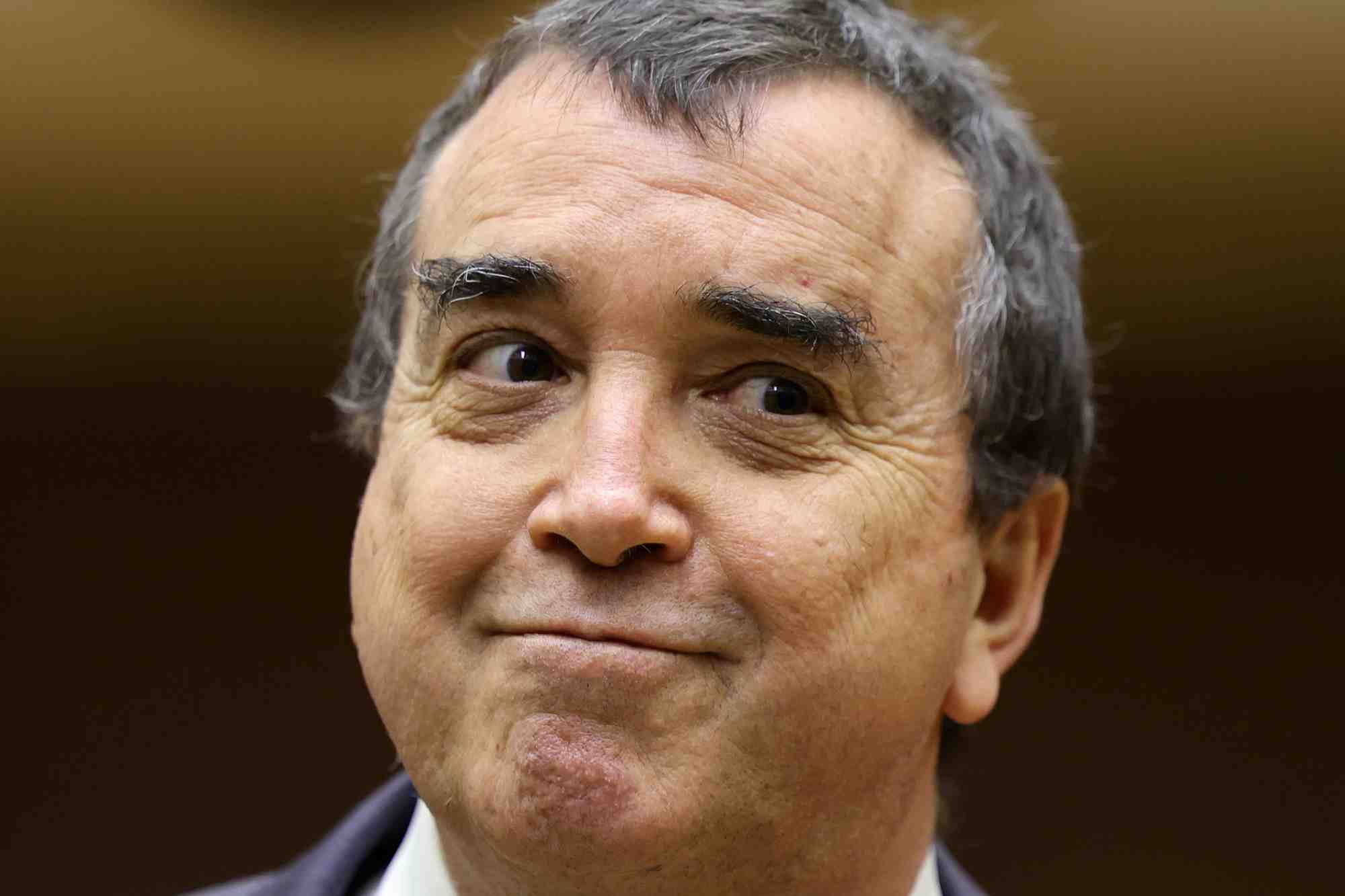 Arnaud lagardere arrive pour une audience a paris