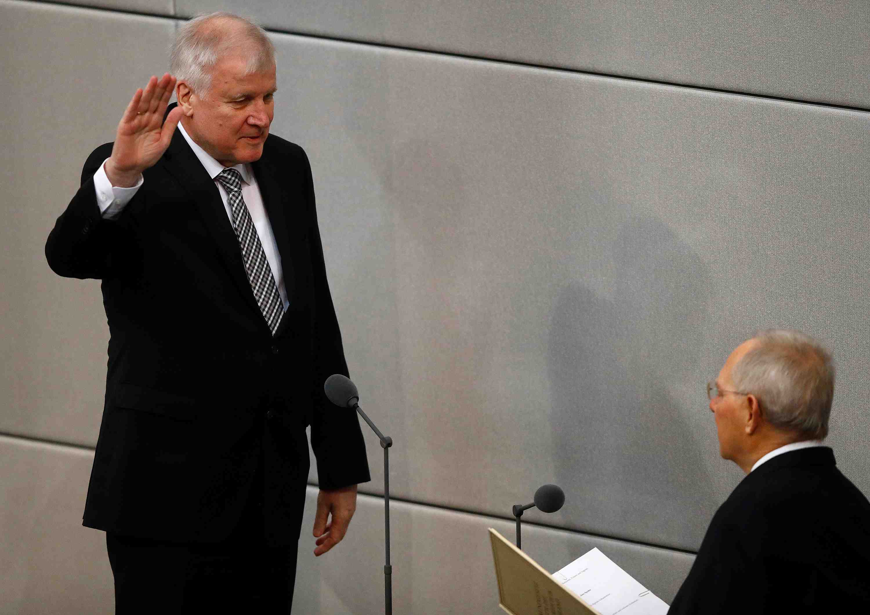 "l'islam n'appartient pas a l'allemagne", dit seehofer