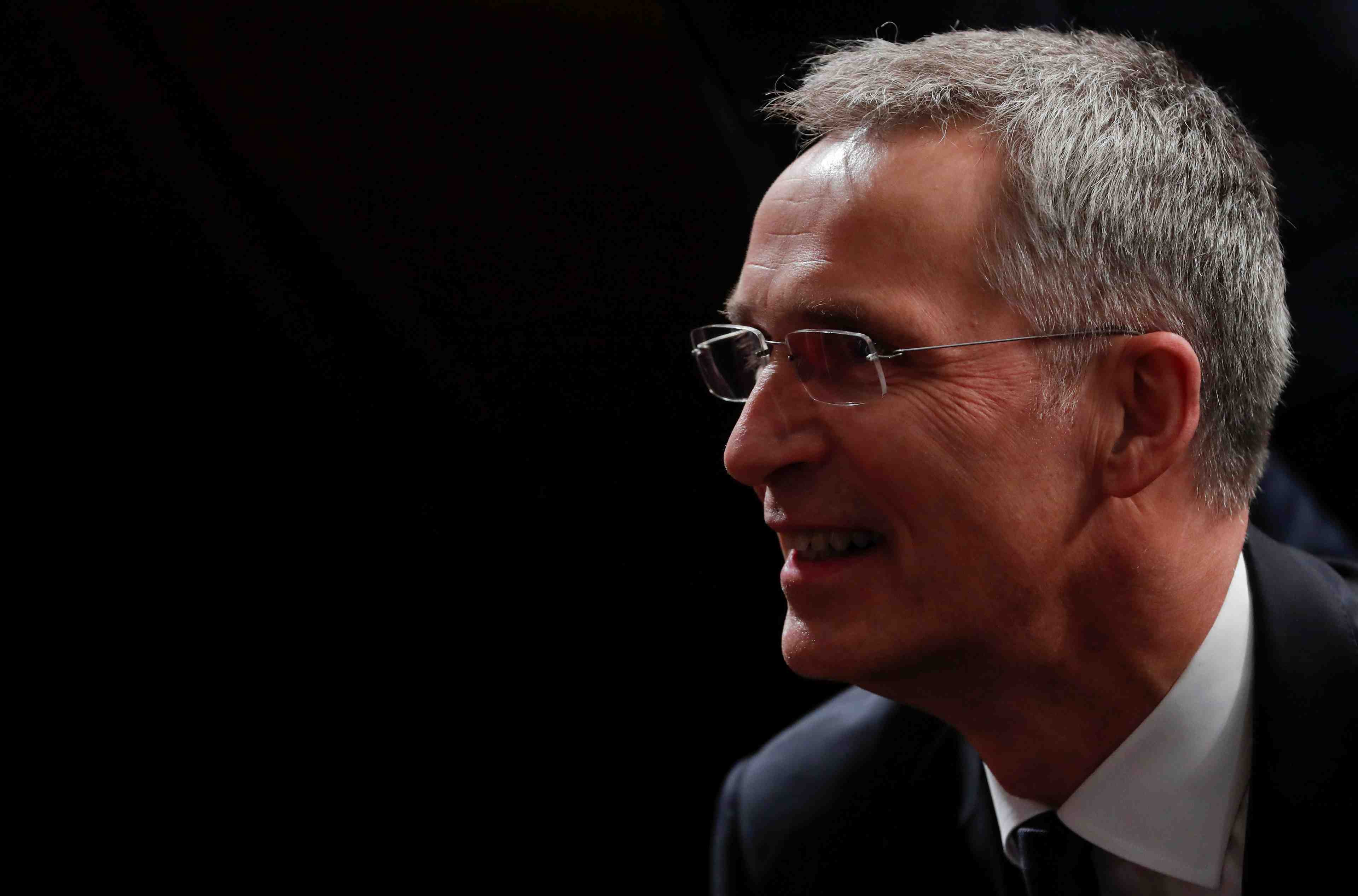 Stoltenberg defend l'otan, met en garde contre la montee de la russie