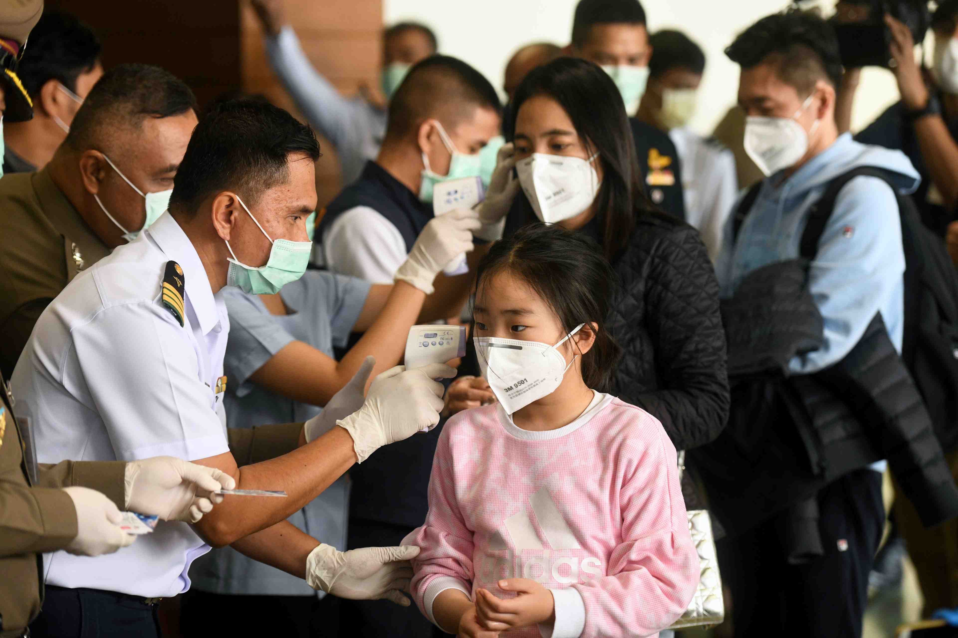 La chine accelere pour tenter de contenir un virus "qui se renforce