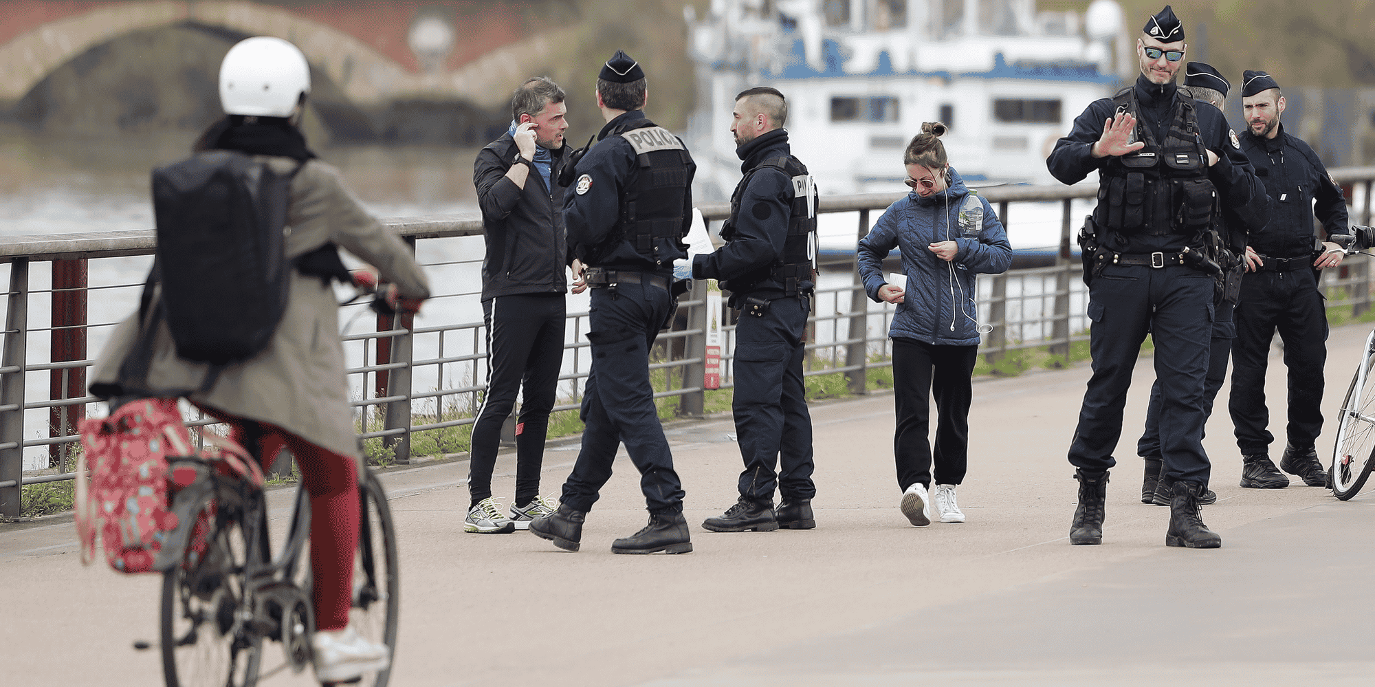 C"est surtout dans les îles de Ré ou d'Oléron, ainsi que sur le bassin d'Arcachon, que se sont repliés les Parisiens en cette période de confinement contrôlé (ici sur les quais de Bordeaux).