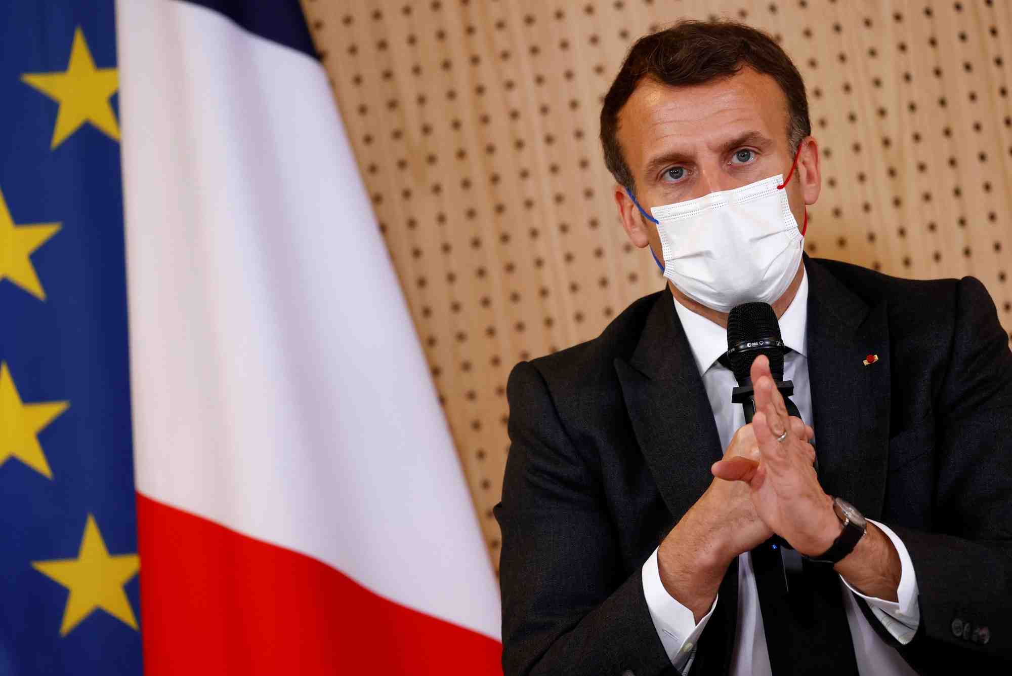 Macron appelle a tracer des "lignes rouges claires" avec la russie